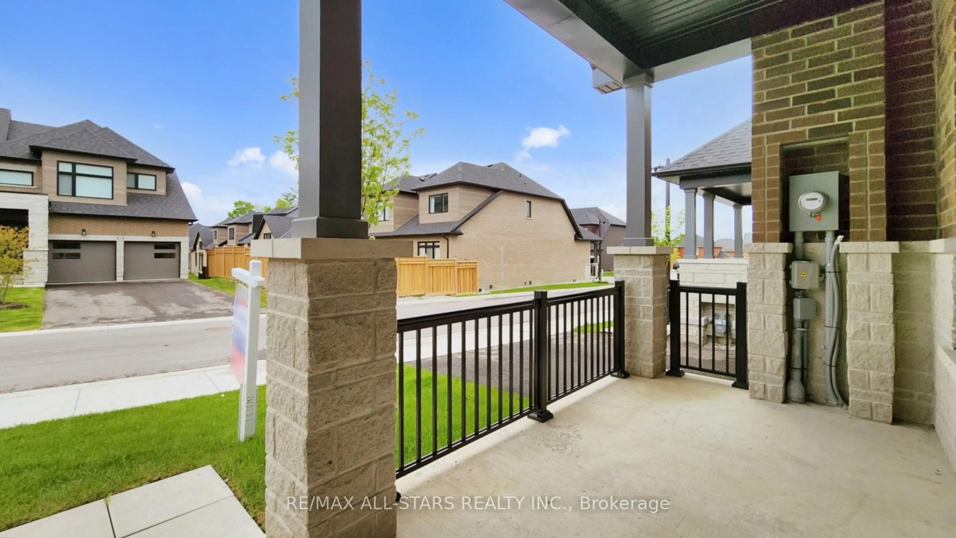 Patio, street for 3 Lois Torrance Tr, Uxbridge Ontario L9P 0R9