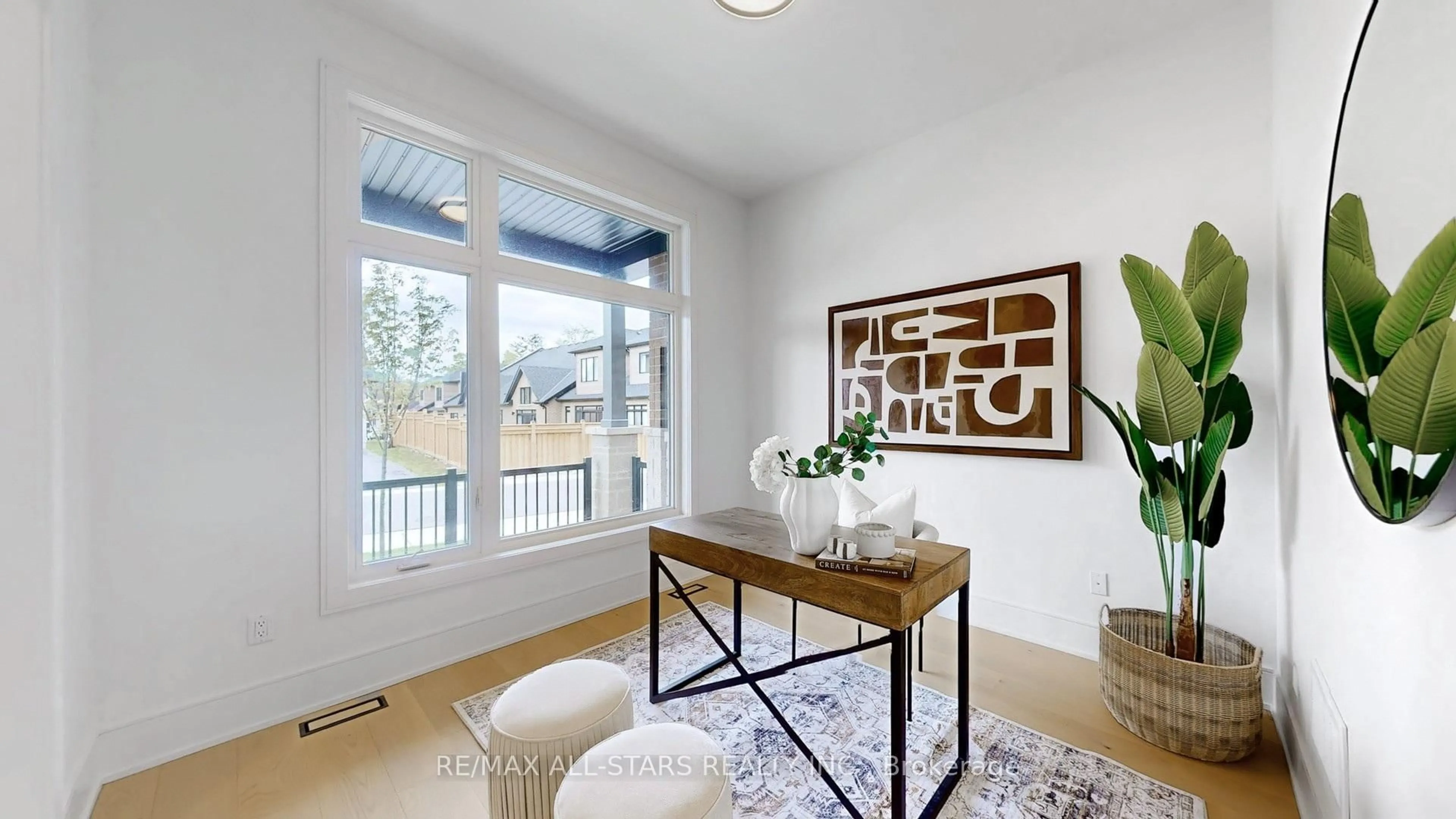 Indoor entryway for 3 Lois Torrance Tr, Uxbridge Ontario L9P 0R9