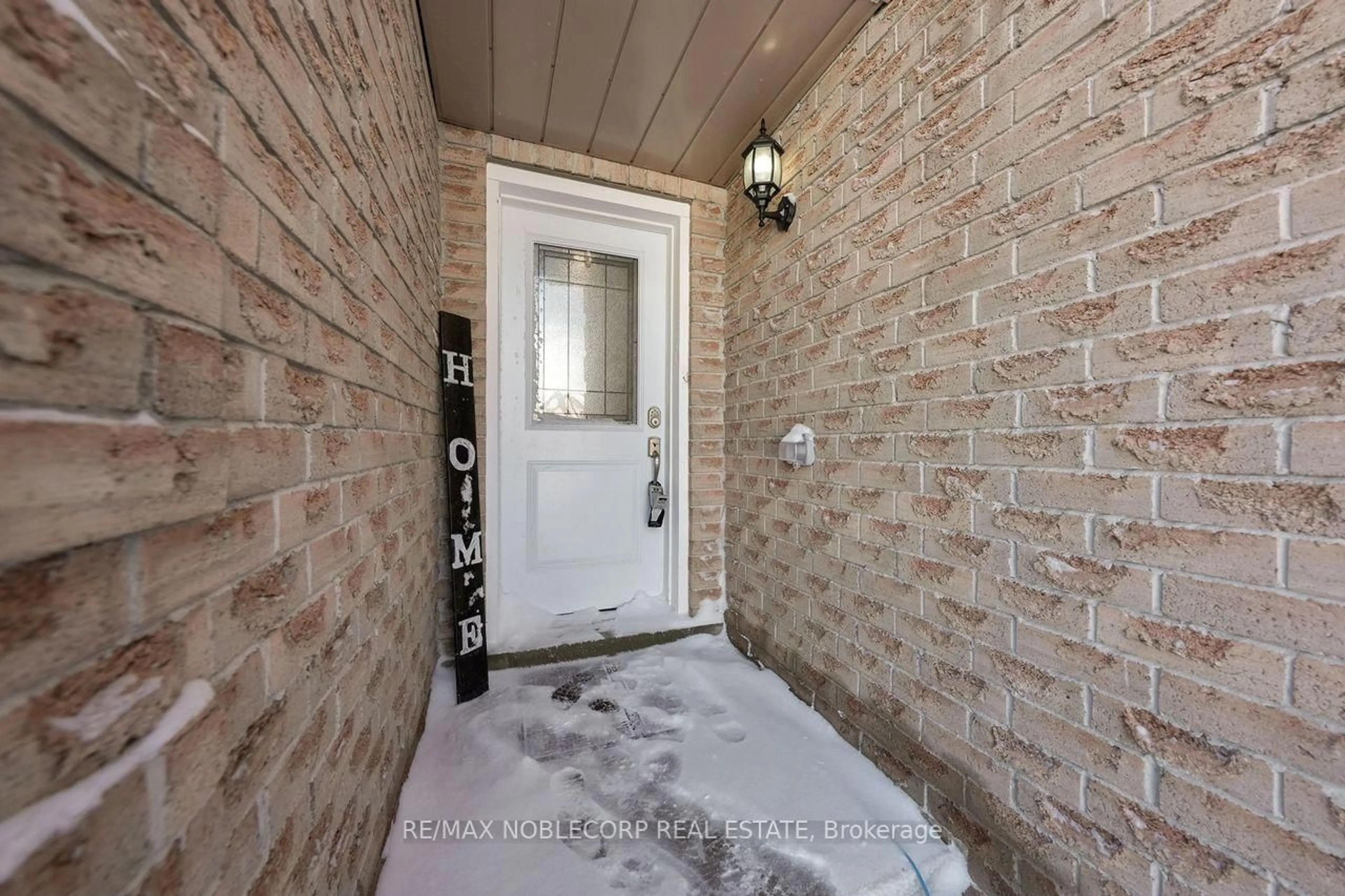 Indoor entryway for 6 McQueen St, Essa Ontario L0M 1B0