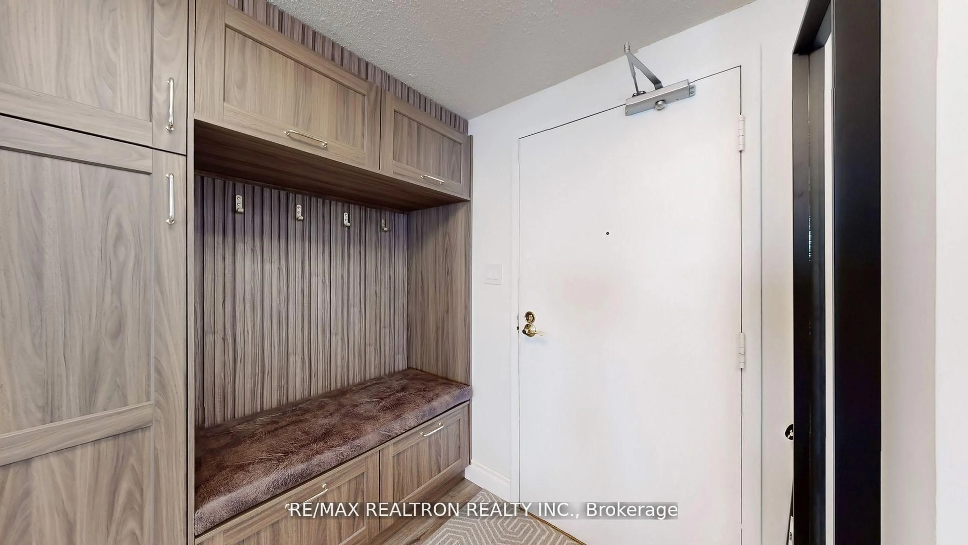 Unknown for 166 Olive St #210, East Gwillimbury Ontario L9N 1M9