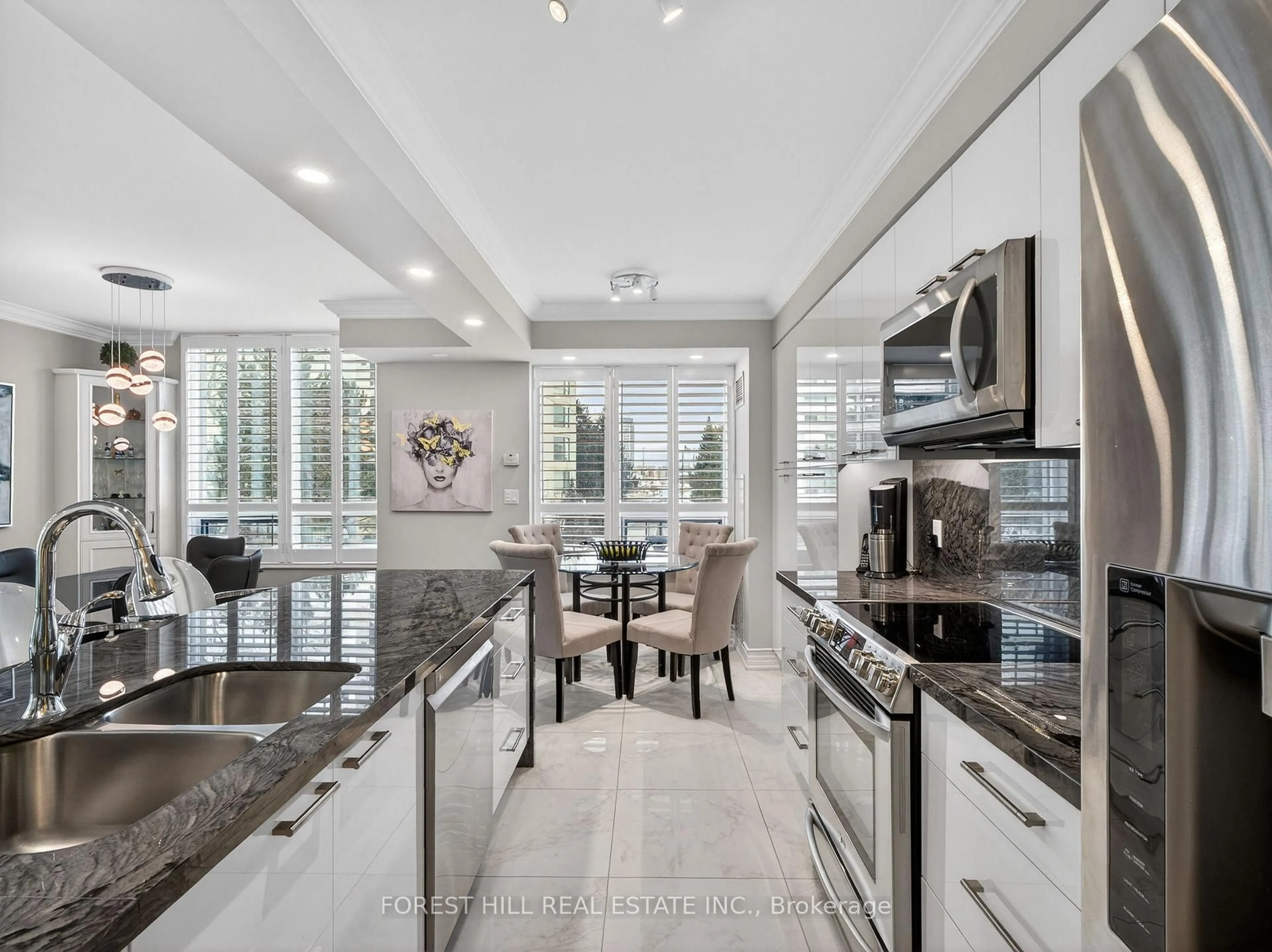 Open concept kitchen, ceramic/tile floor for 100 Promenade Circ #206, Vaughan Ontario L4J 7W7