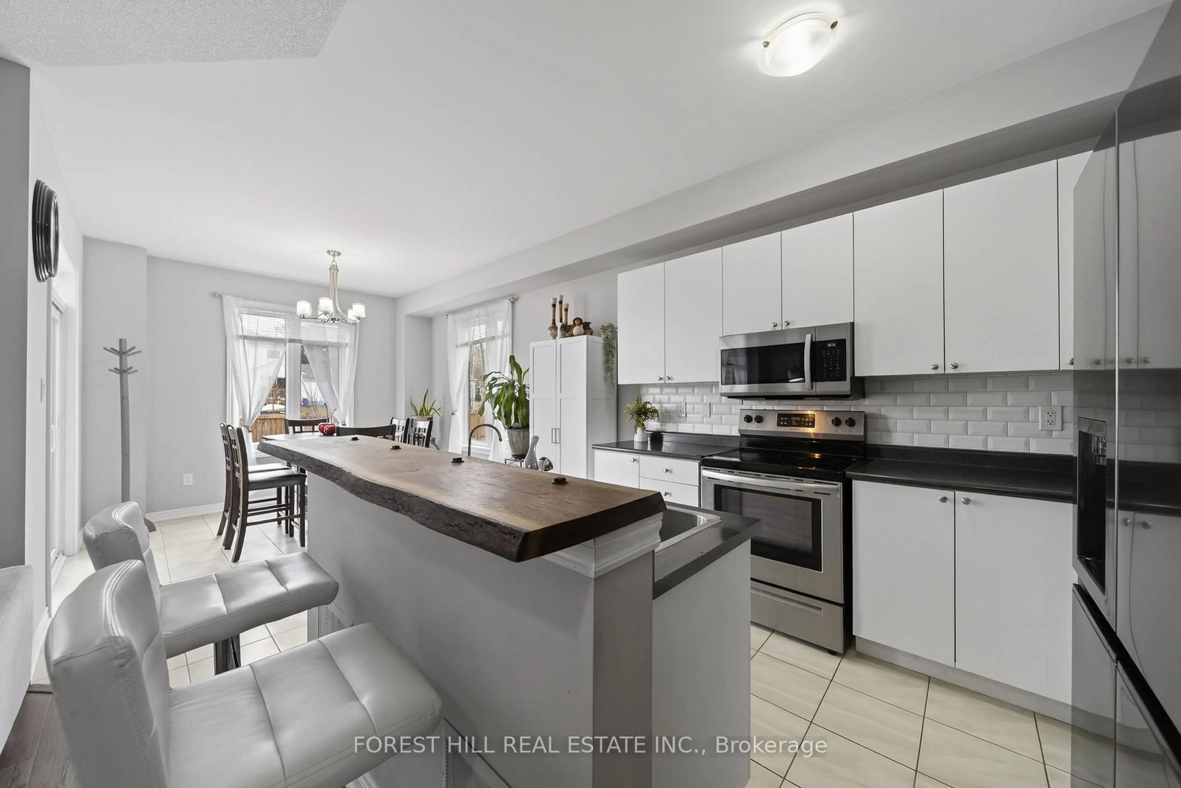 Open concept kitchen, ceramic/tile floor for 37 Greenwood Dr, Essa Ontario L3W 0N5