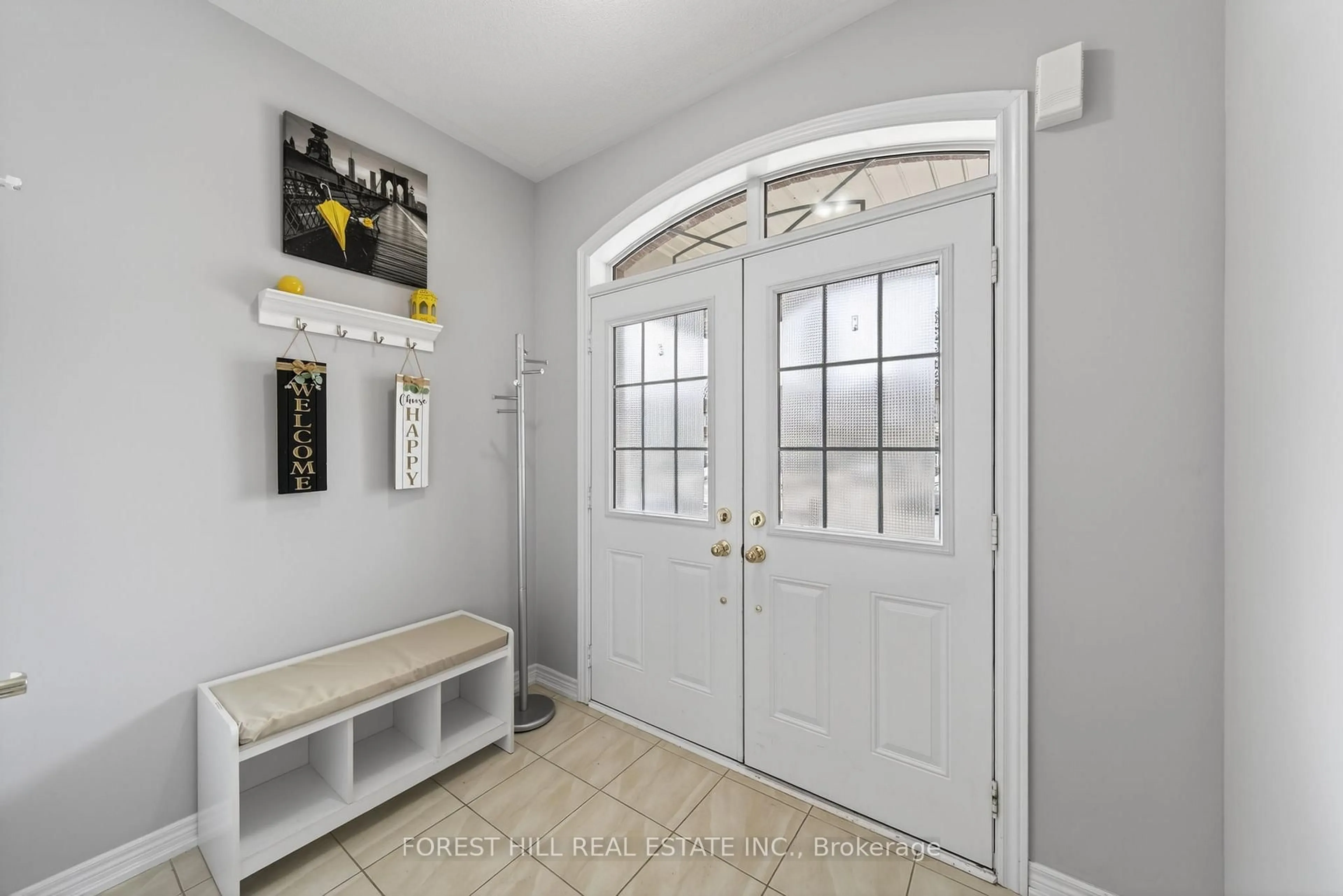 Indoor entryway for 37 Greenwood Dr, Essa Ontario L3W 0N5