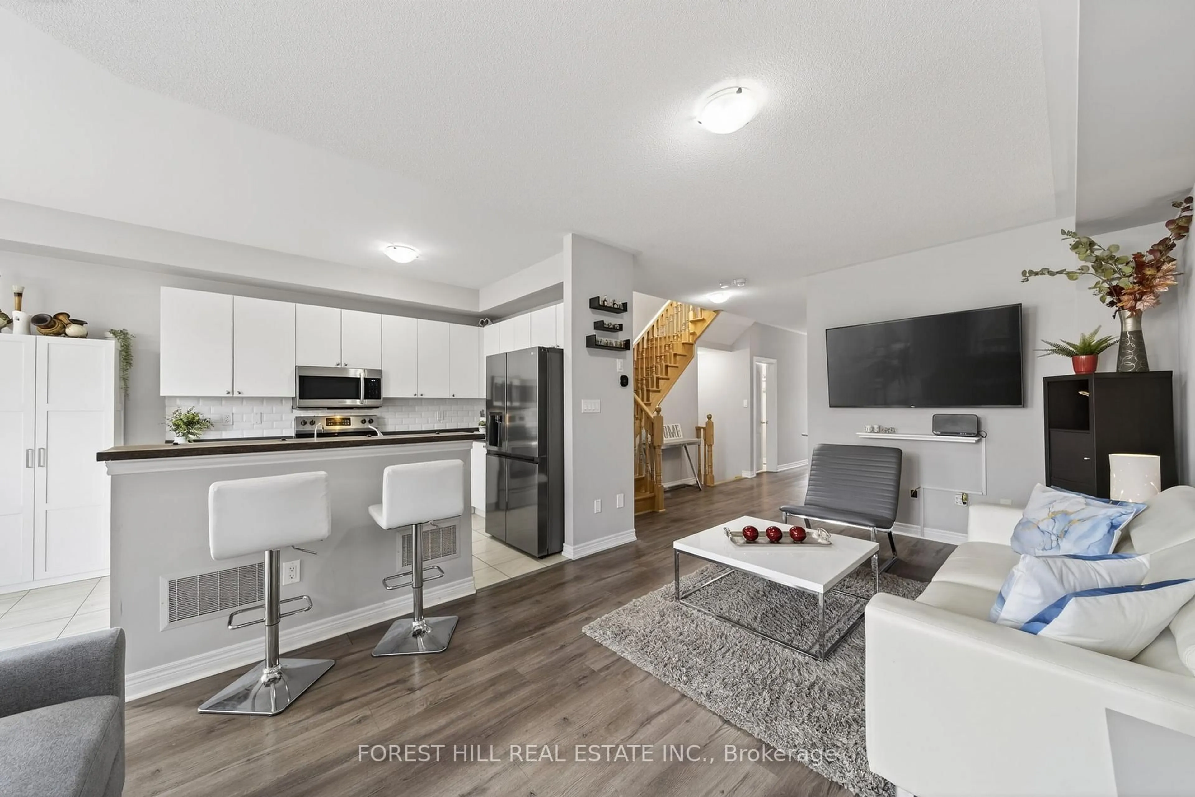 Open concept kitchen, unknown for 37 Greenwood Dr, Essa Ontario L3W 0N5