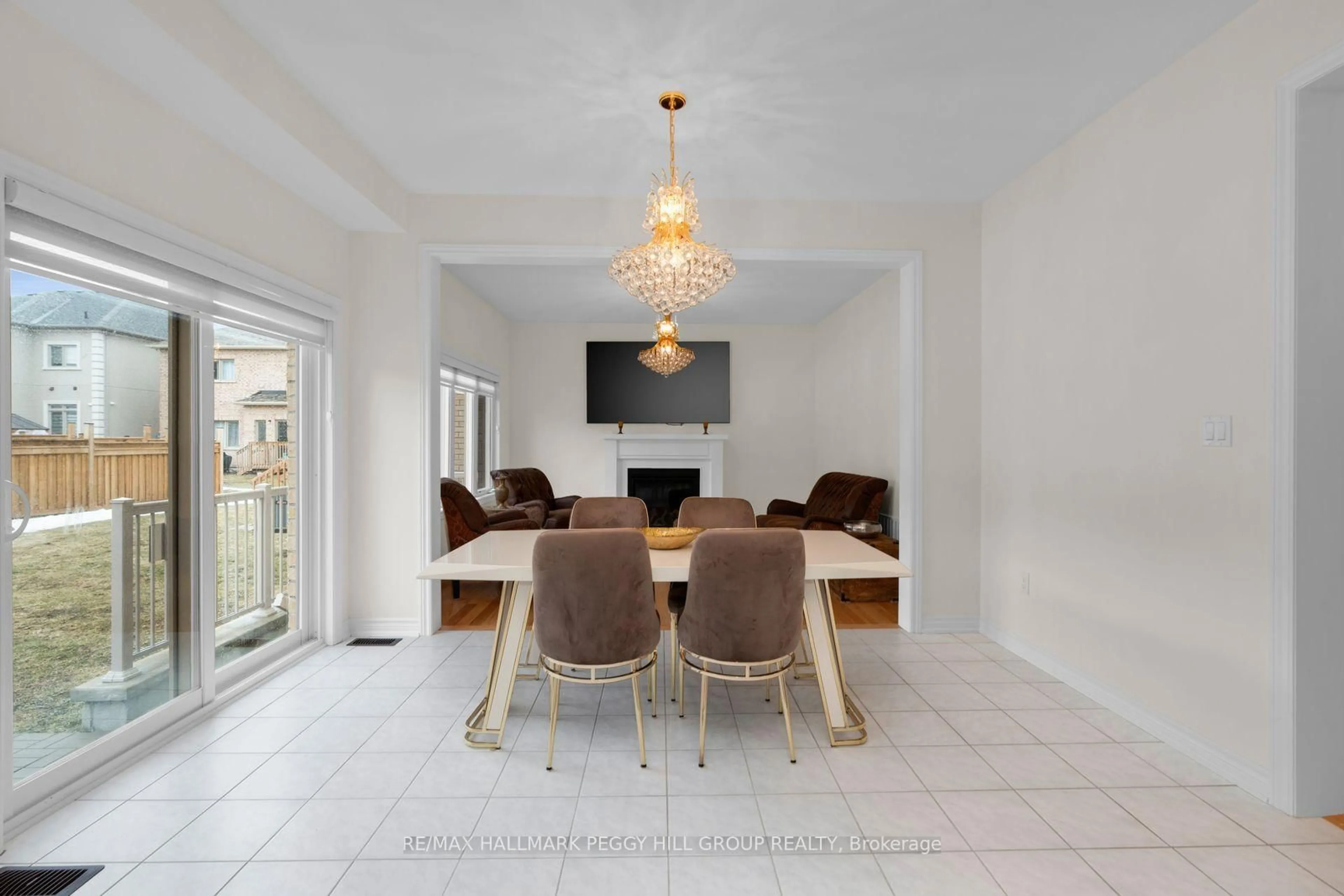 Dining room, ceramic/tile floor for 34 Valleo St, Georgina Ontario L4P 0K1