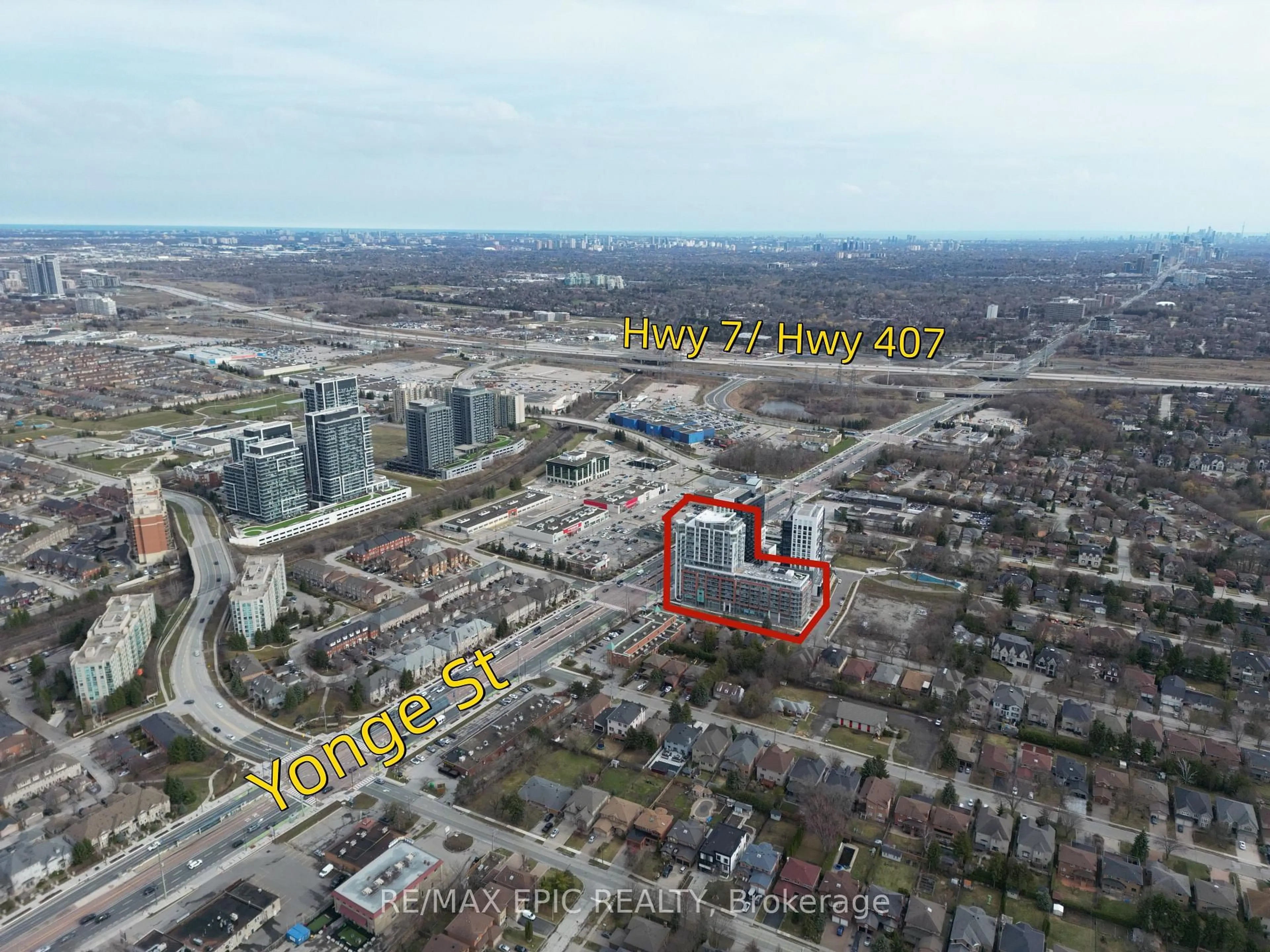A pic from outside/outdoor area/front of a property/back of a property/a pic from drone, city buildings view from balcony for 8888 Yonge St #613, Richmond Hill Ontario L4C 5V6