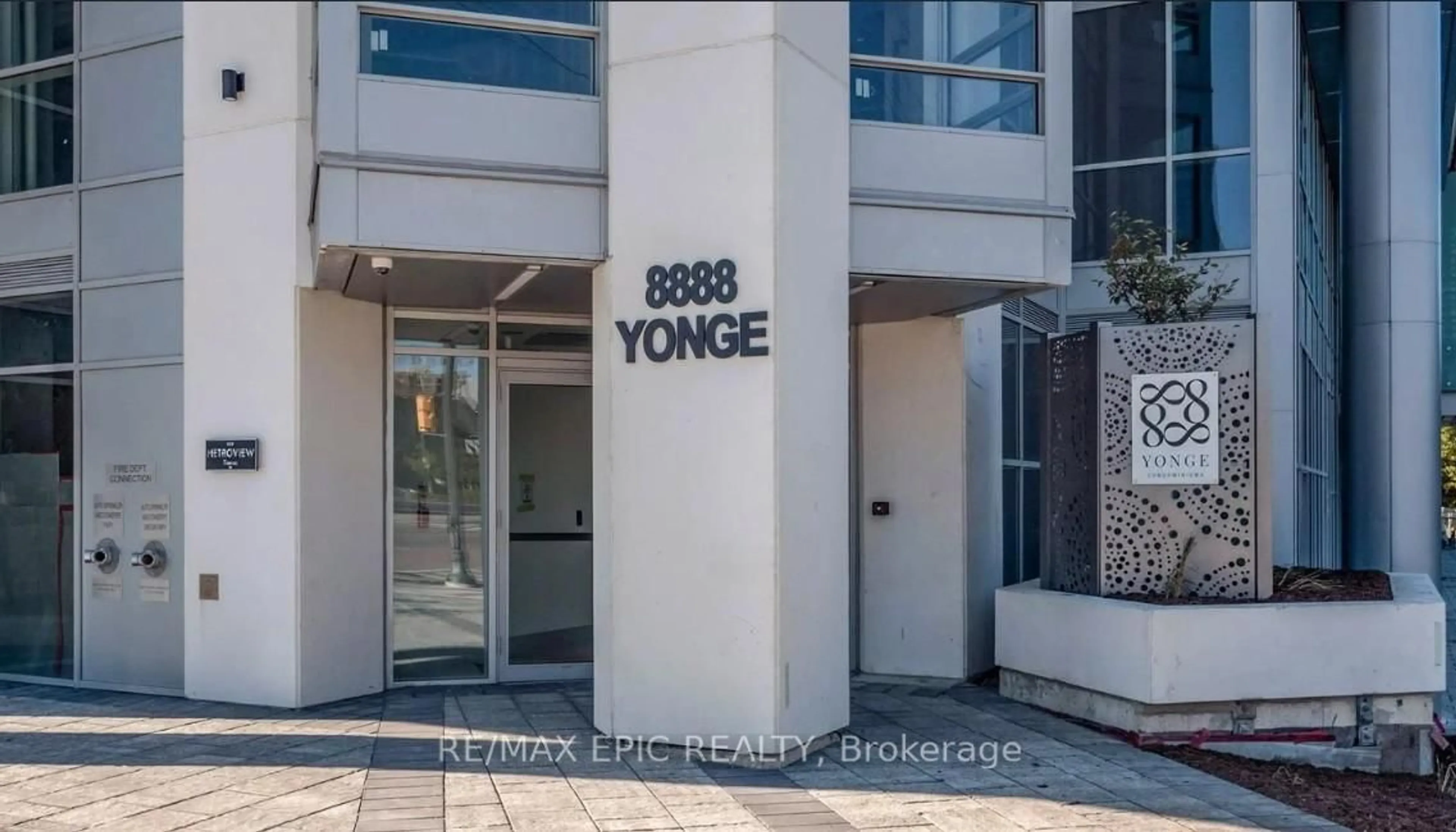 Indoor foyer for 8888 Yonge St #613, Richmond Hill Ontario L4C 5V6