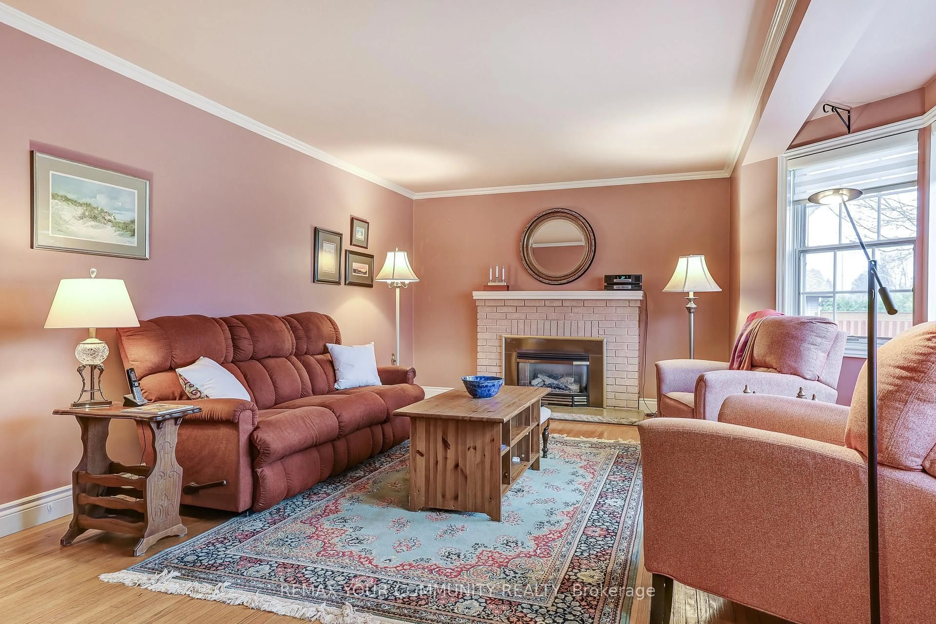 Living room with furniture, unknown for 30 Dunning Ave, Aurora Ontario L4G 6H7