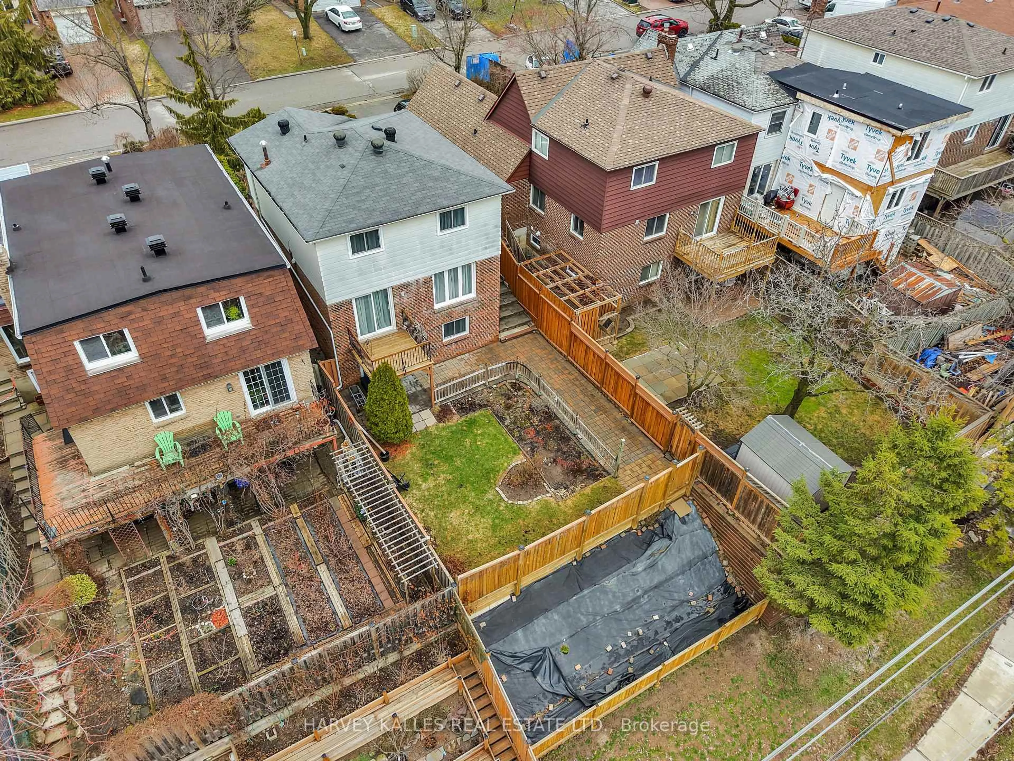 A pic from outside/outdoor area/front of a property/back of a property/a pic from drone, city buildings view from balcony for 47 Aberfeldy Cres, Markham Ontario L3T 4C1