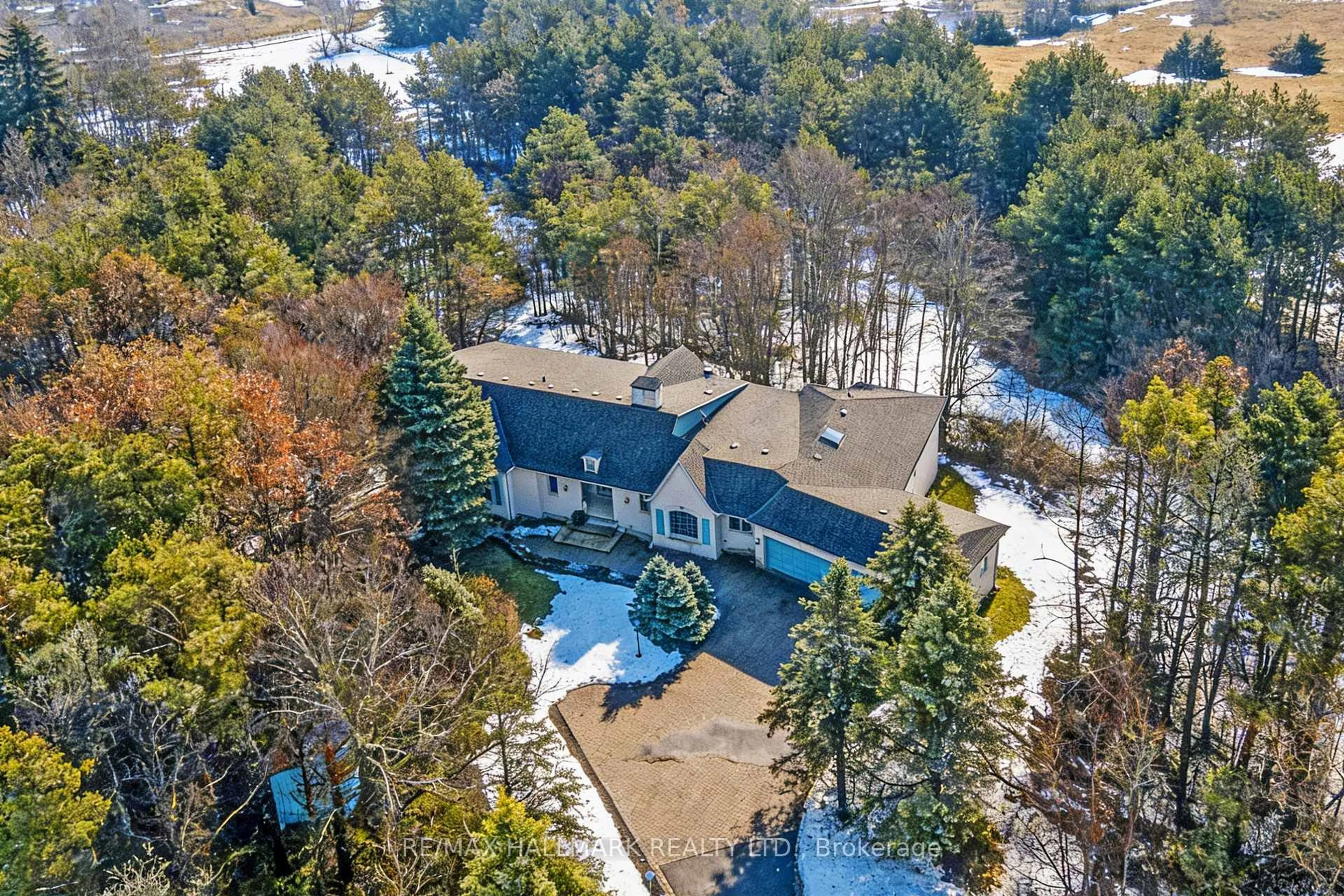 A pic from outside/outdoor area/front of a property/back of a property/a pic from drone, water/lake/river/ocean view for 18381 McCowan Rd, East Gwillimbury Ontario L0G 1M0