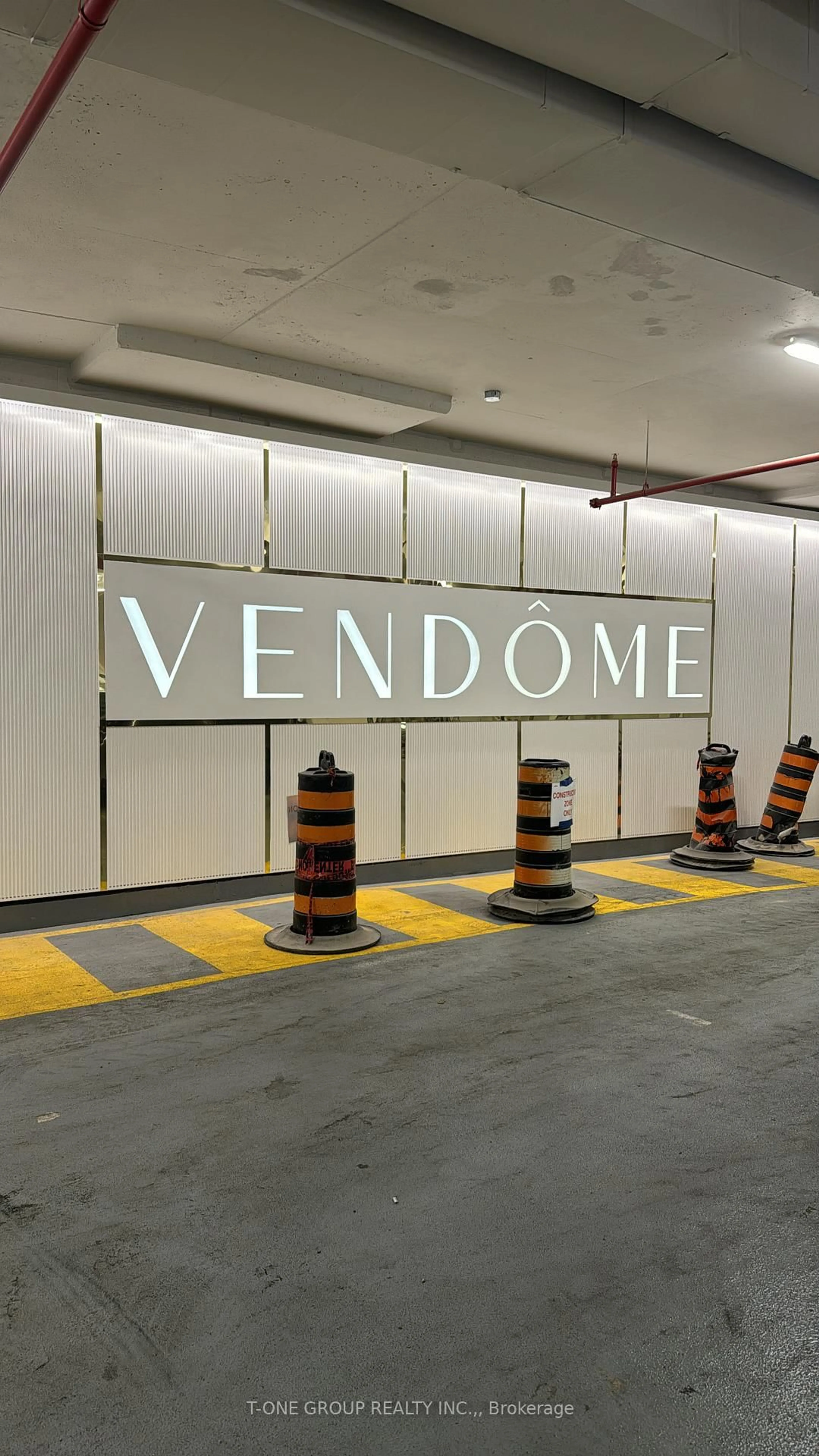 Indoor foyer for 8 Cedarland Dr #1703, Markham Ontario L6G 0H4