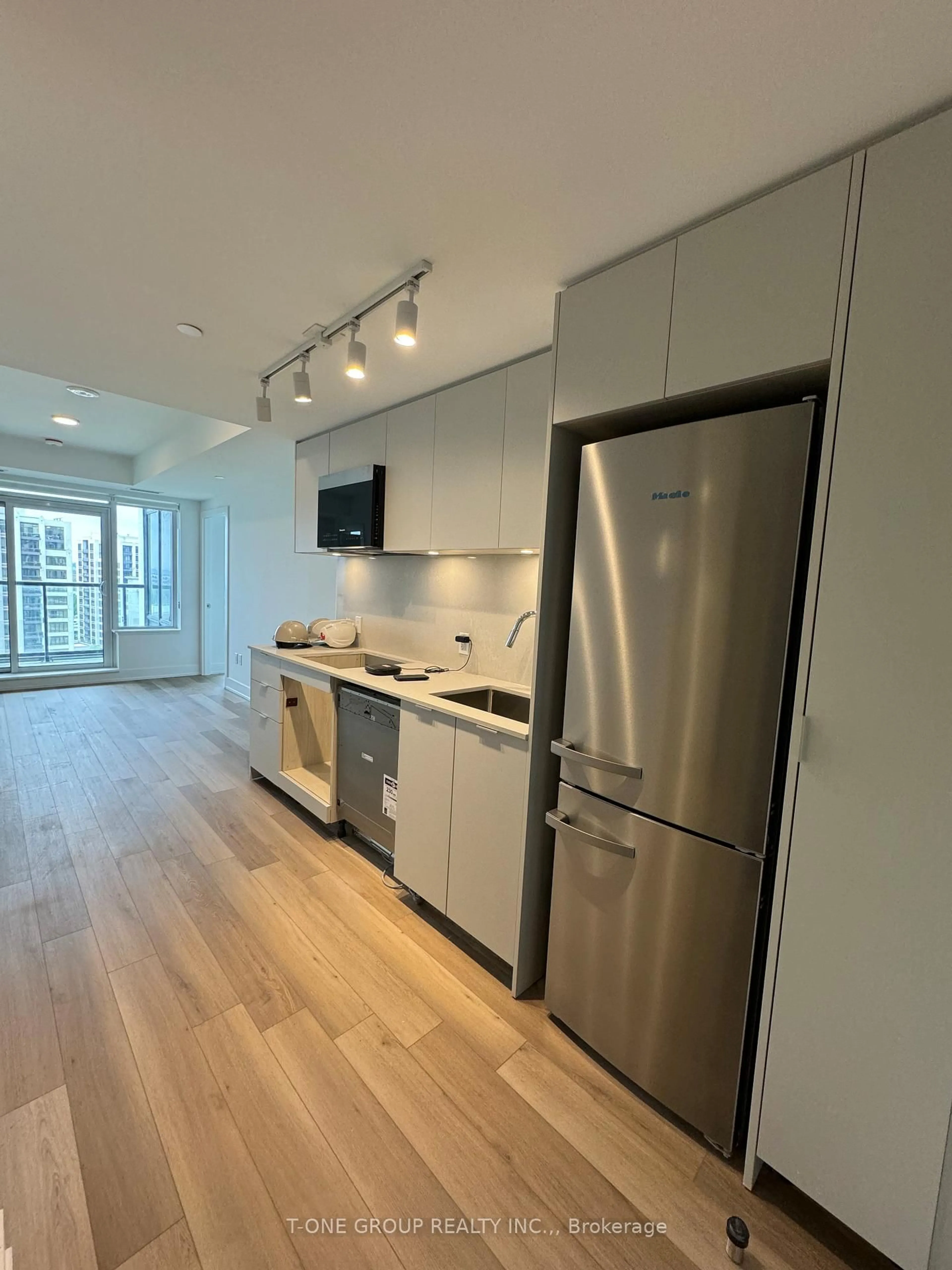 Standard kitchen, unknown for 8 Cedarland Dr #1703, Markham Ontario L6G 0H4