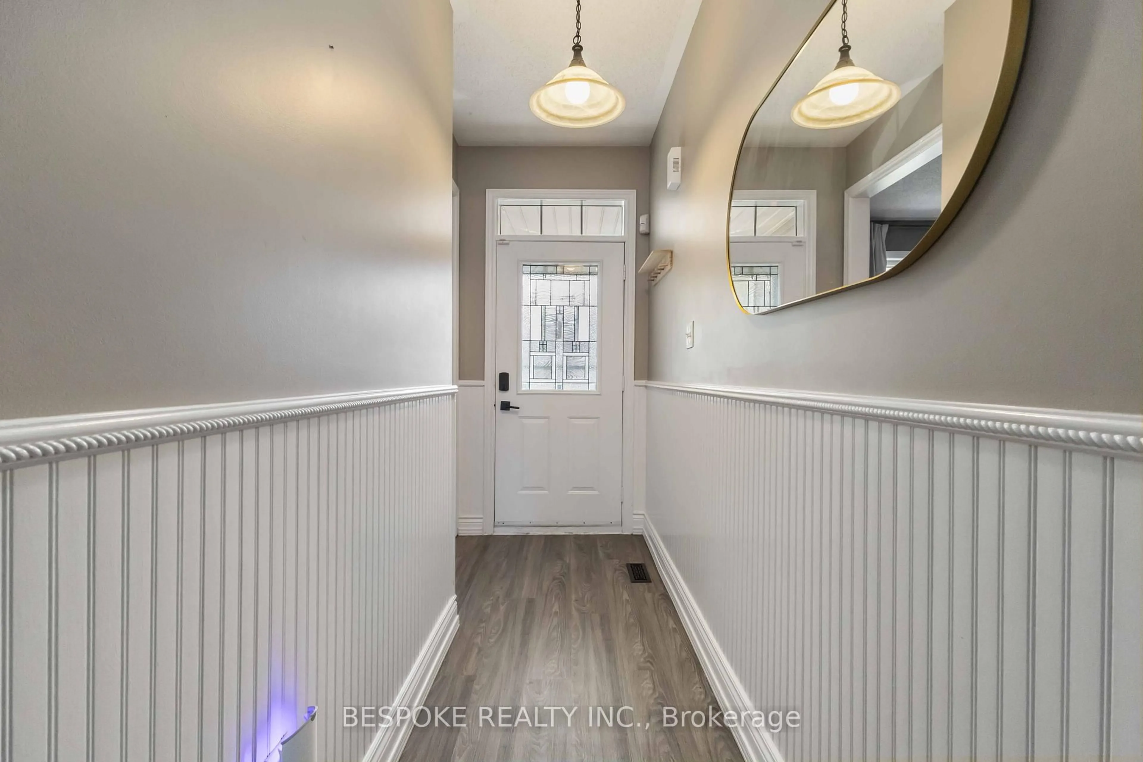 Indoor entryway for 163 Glasgow Cres, Georgina Ontario L4P 4A9