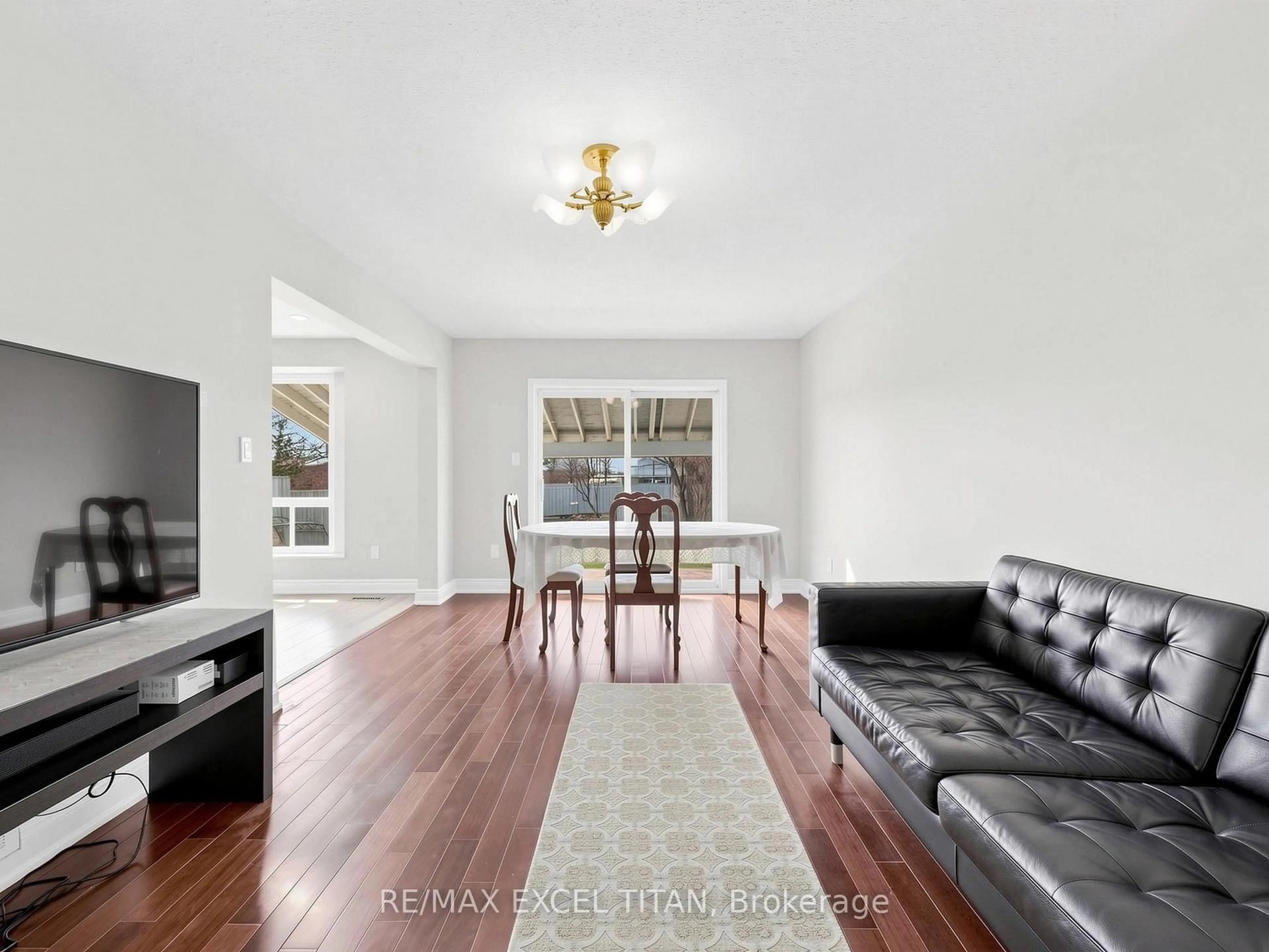 Living room with furniture, unknown for 198 Risebrough Crct, Markham Ontario L3R 3E3