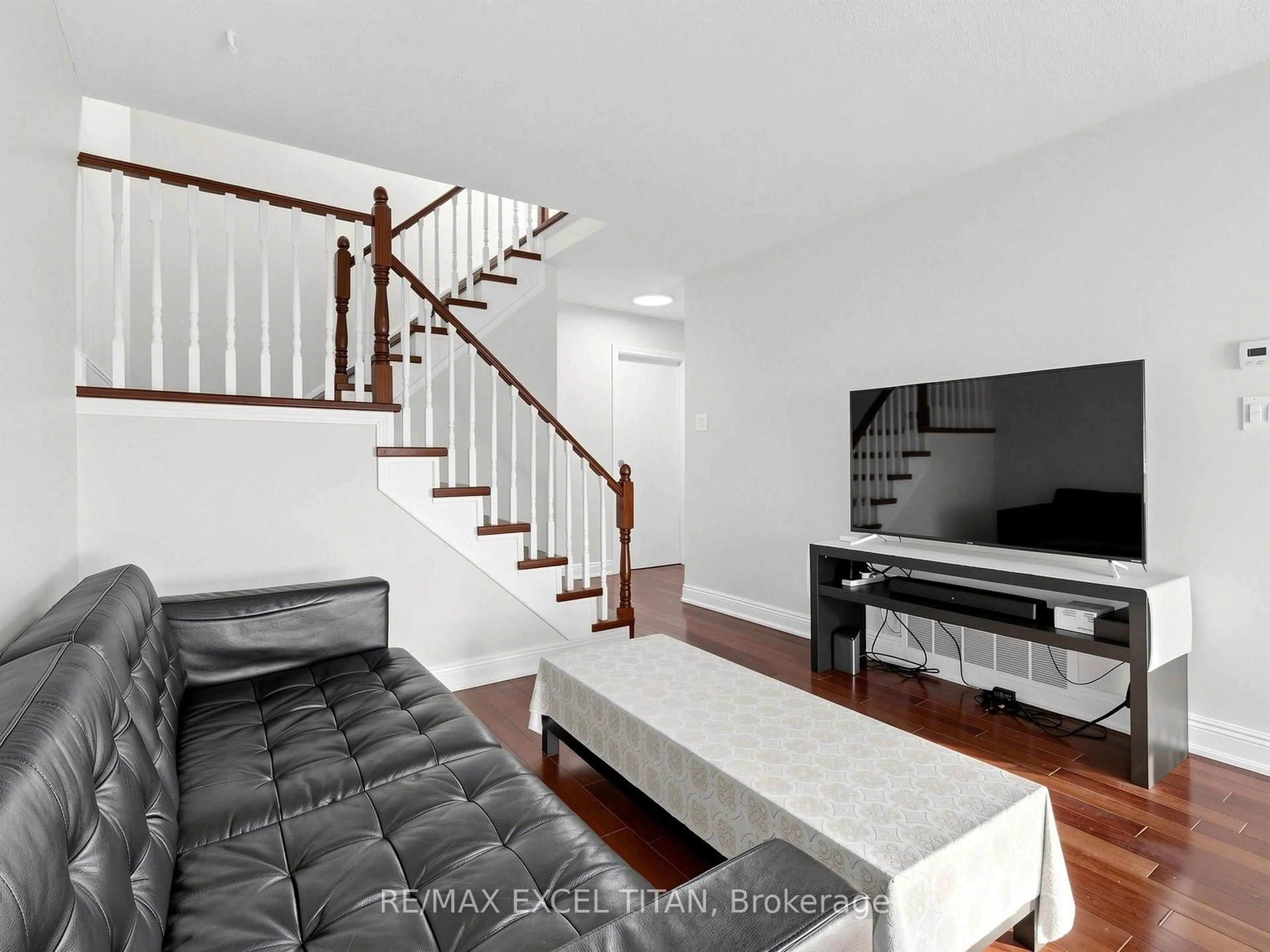 Living room with furniture, unknown for 198 Risebrough Crct, Markham Ontario L3R 3E3