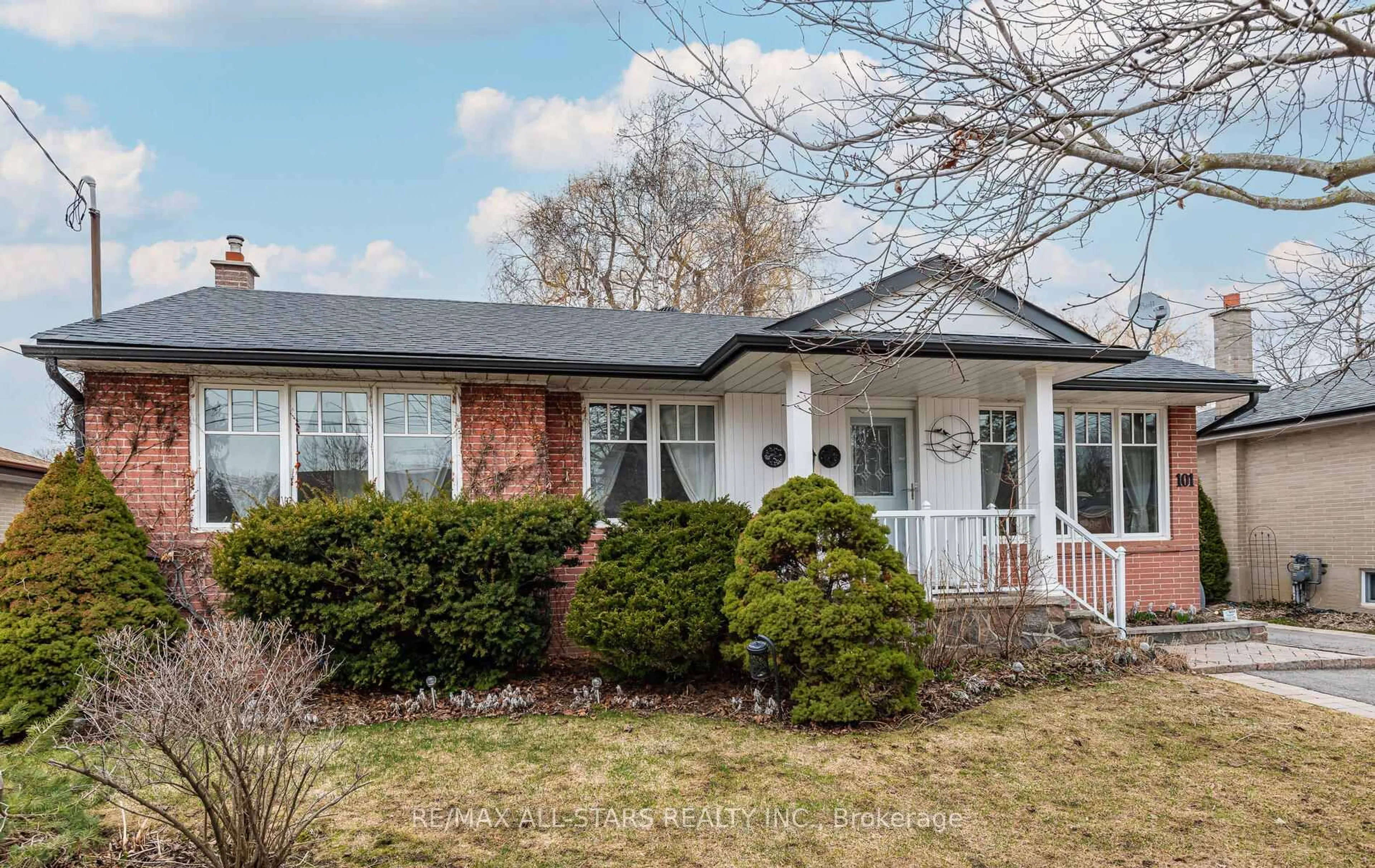 Home with brick exterior material, street for 101 Hawthorn Ave, Whitchurch-Stouffville Ontario L4A 4T1