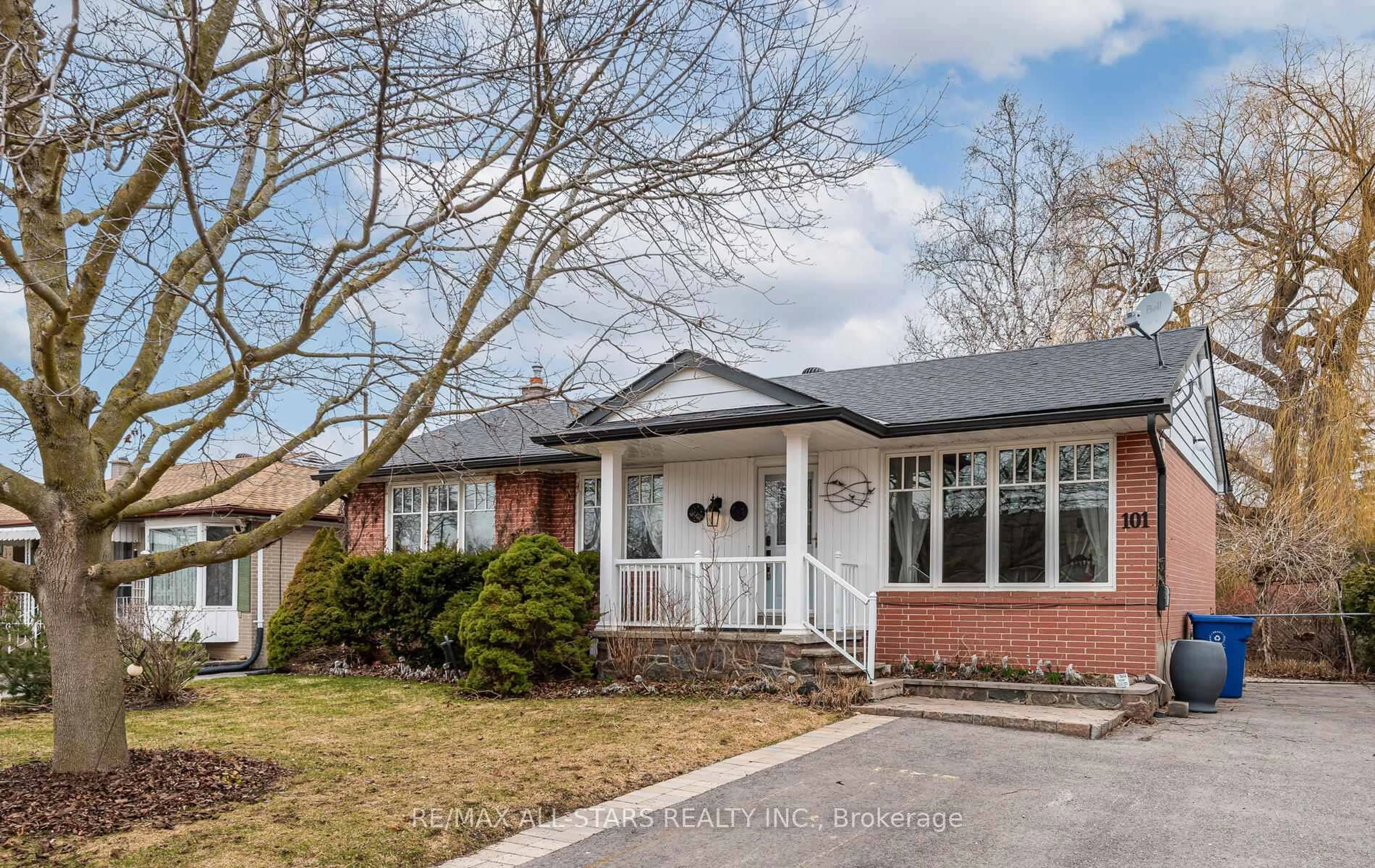 Home with brick exterior material, street for 101 Hawthorn Ave, Whitchurch-Stouffville Ontario L4A 4T1