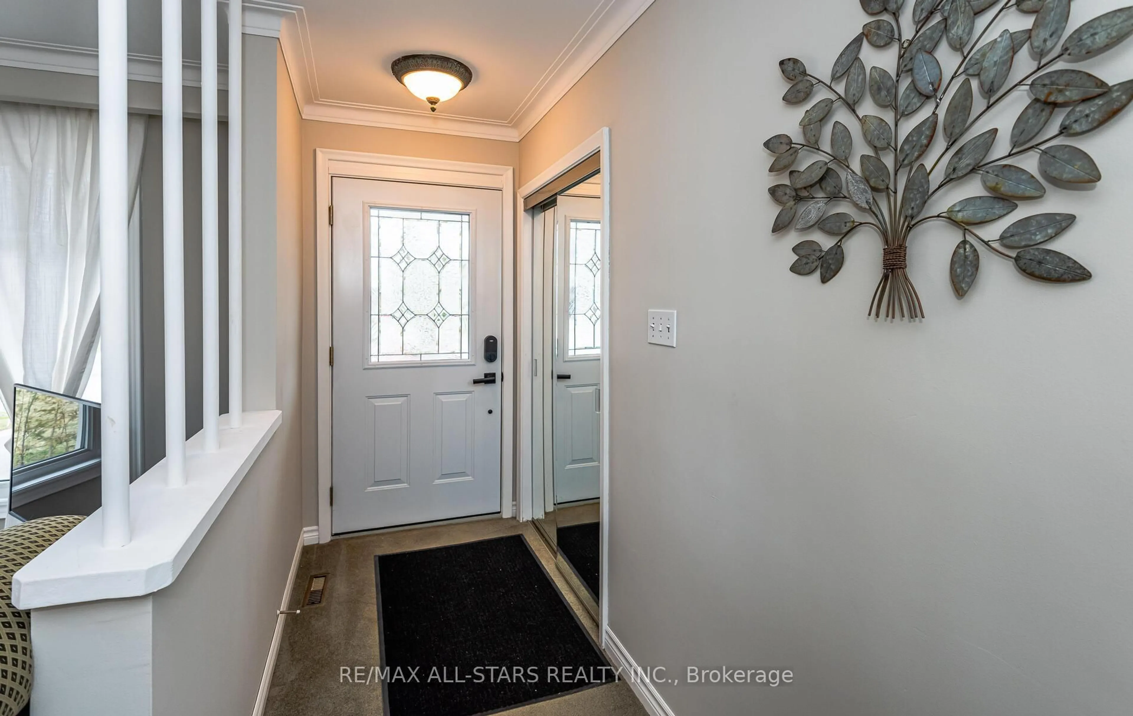 Indoor entryway for 101 Hawthorn Ave, Whitchurch-Stouffville Ontario L4A 4T1