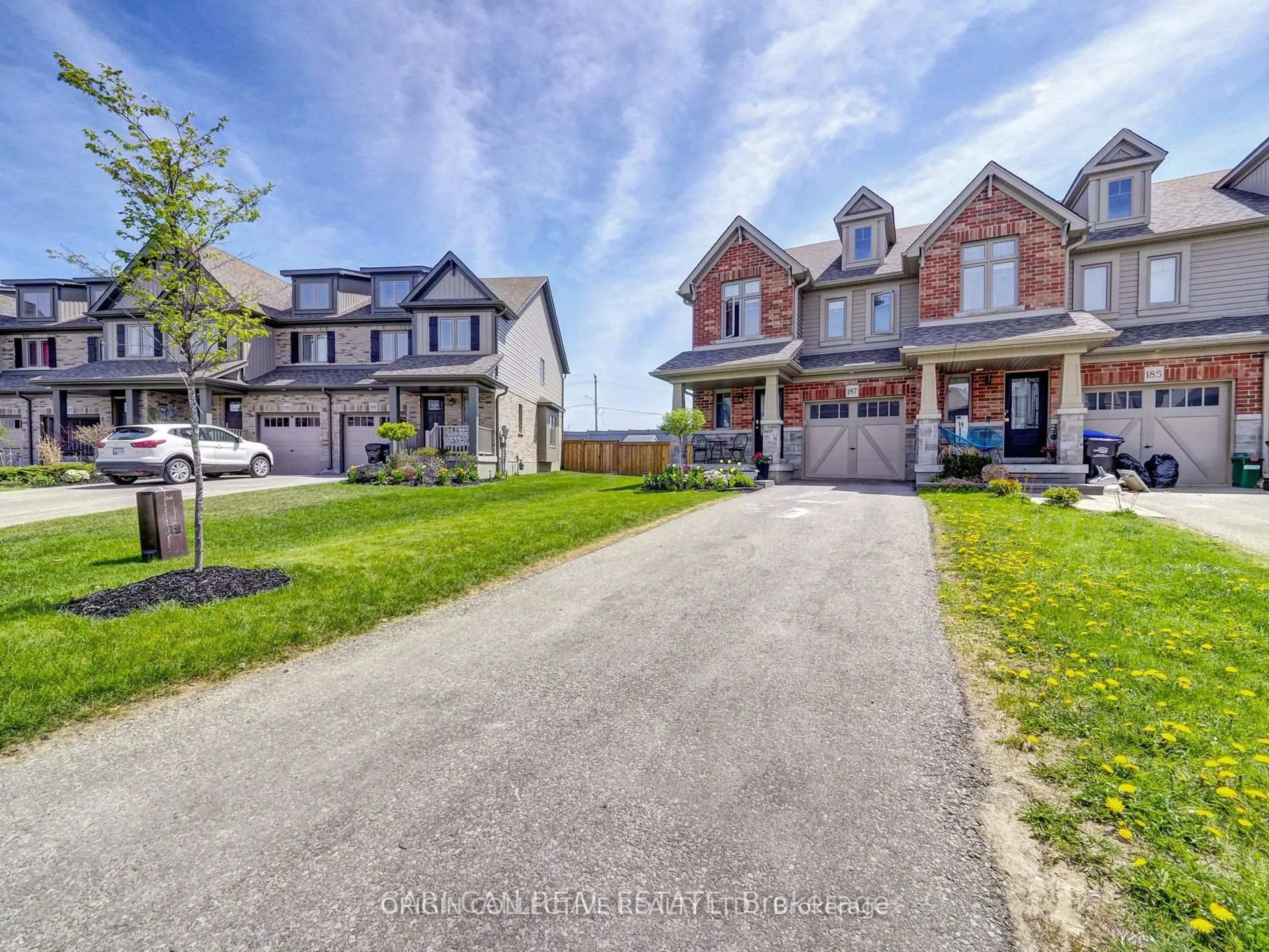A pic from outside/outdoor area/front of a property/back of a property/a pic from drone, street for 187 Hutchinson Dr, New Tecumseth, New Tecumseth Ontario L9R 0P6