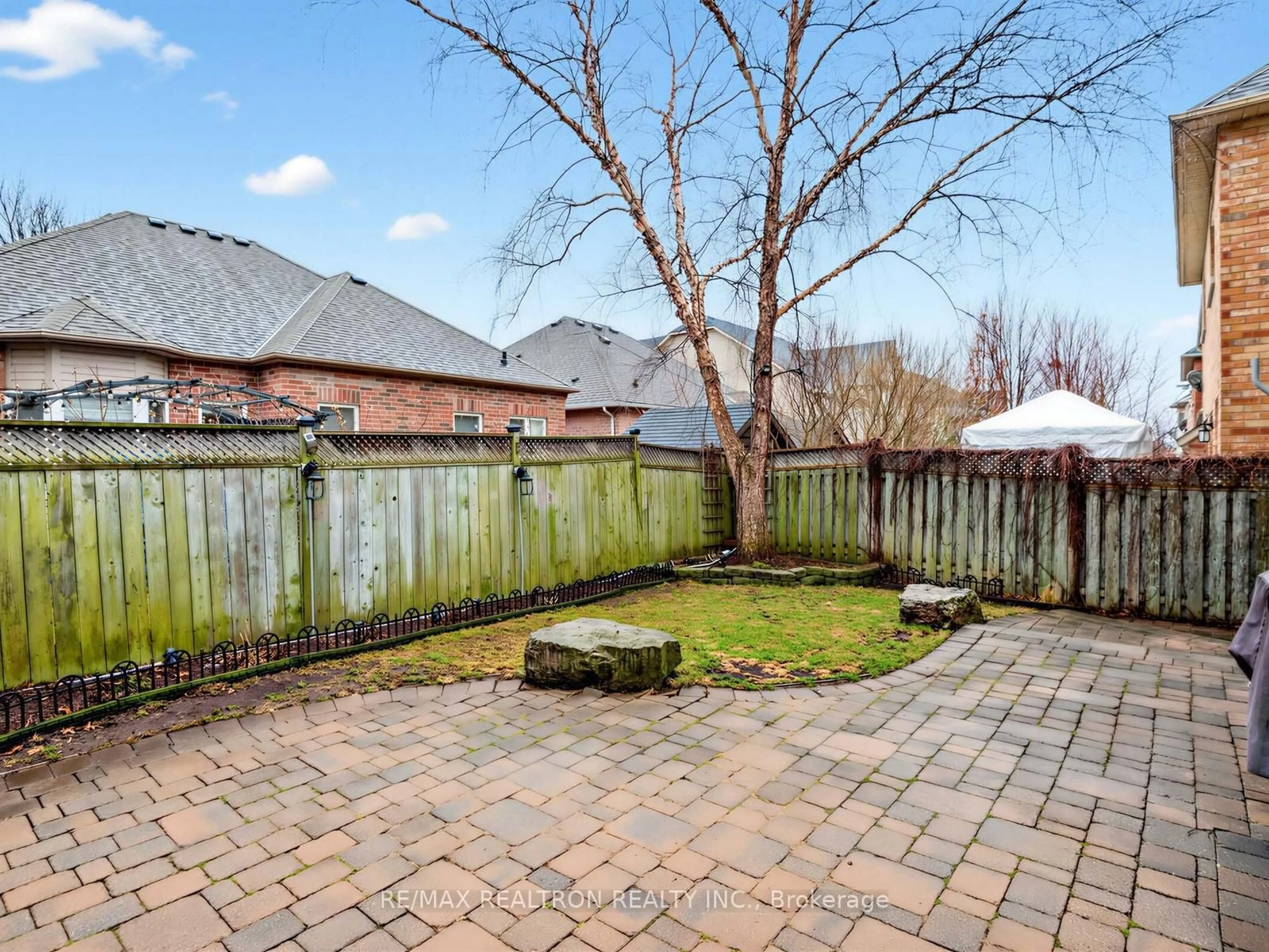 Patio, street for 57 Skipton Tr, Aurora Ontario L4G 7R3