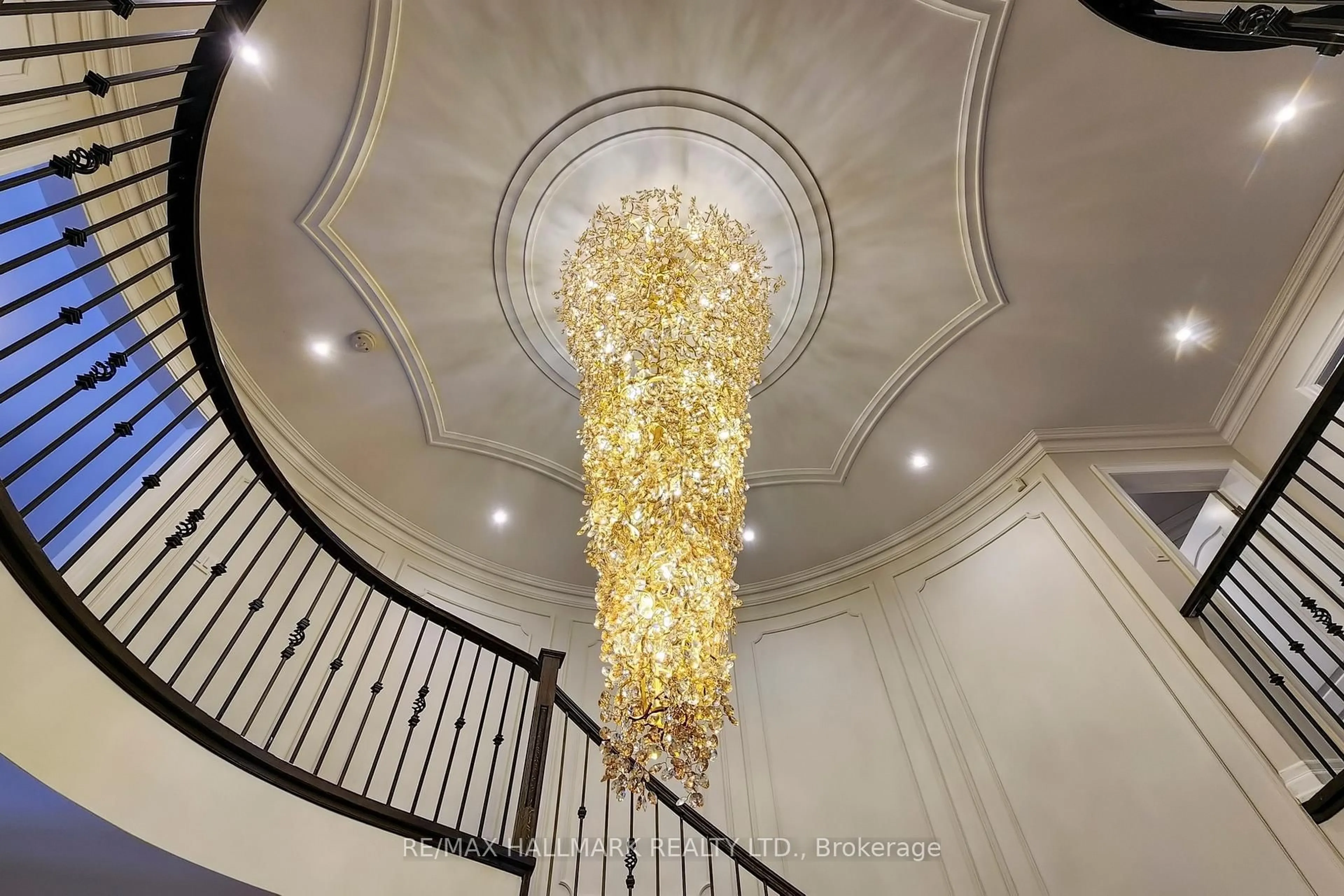 Indoor foyer for 14 Robert Gray Rd, Whitchurch-Stouffville Ontario L4A 1M4