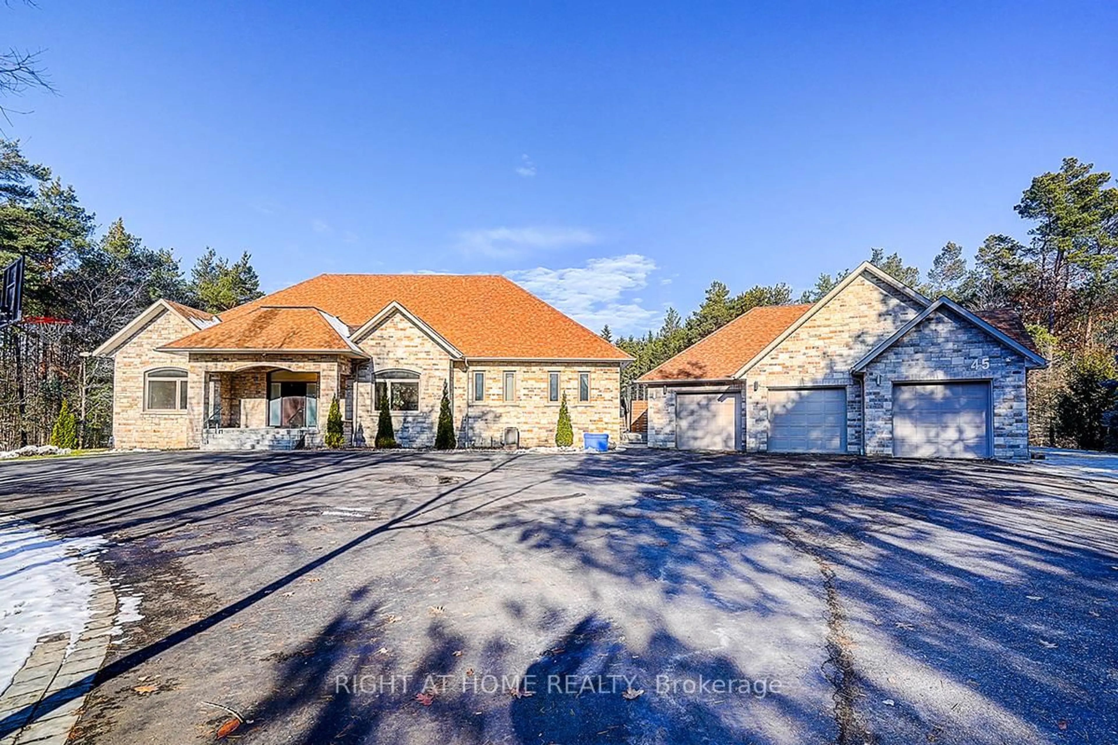 A pic from outside/outdoor area/front of a property/back of a property/a pic from drone, unknown for 45 Loggers Tr, Whitchurch-Stouffville Ontario L4A 2L6