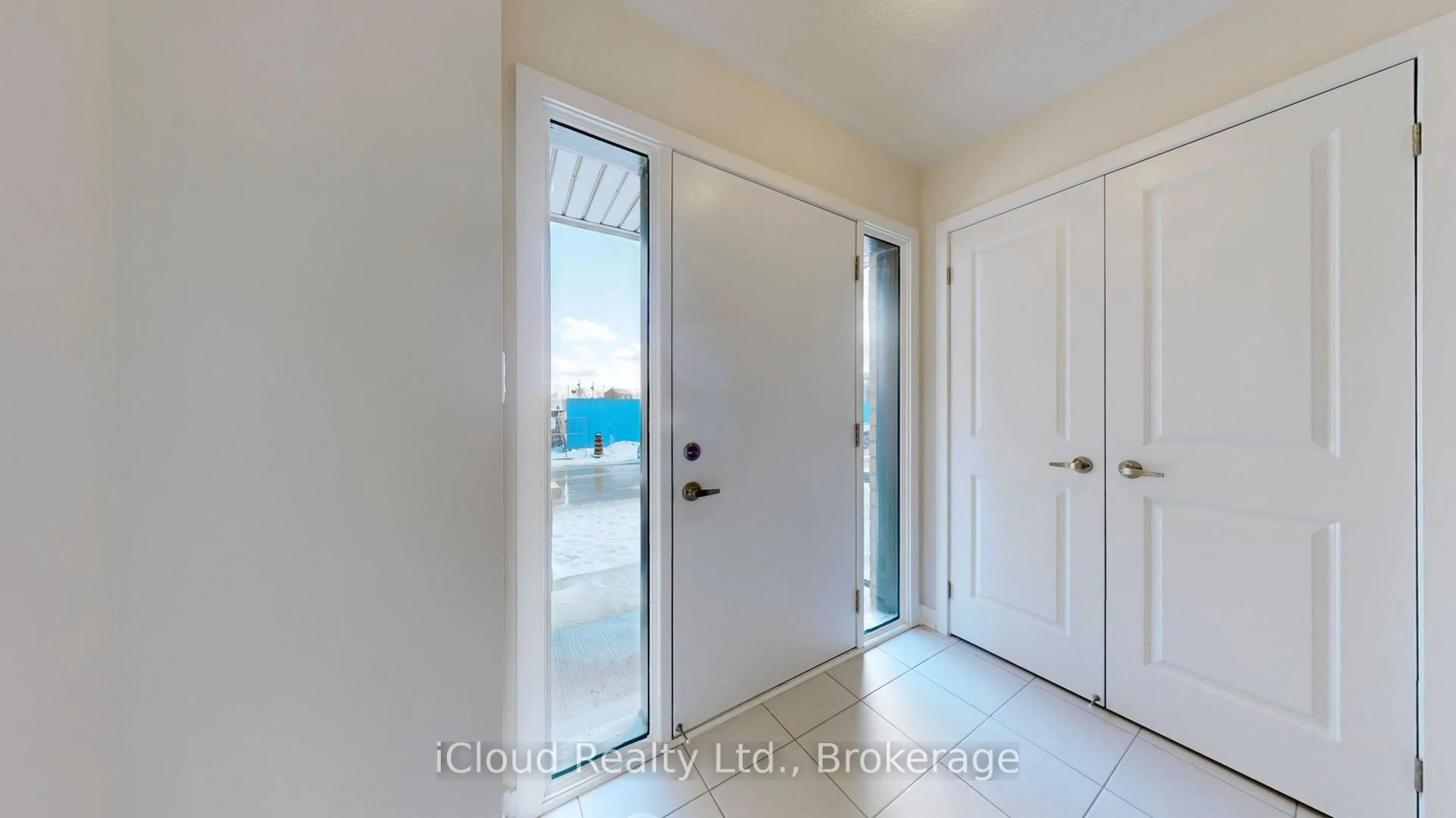 Indoor entryway for 38 Dandara Gate, Vaughan Ontario L4L 0M6
