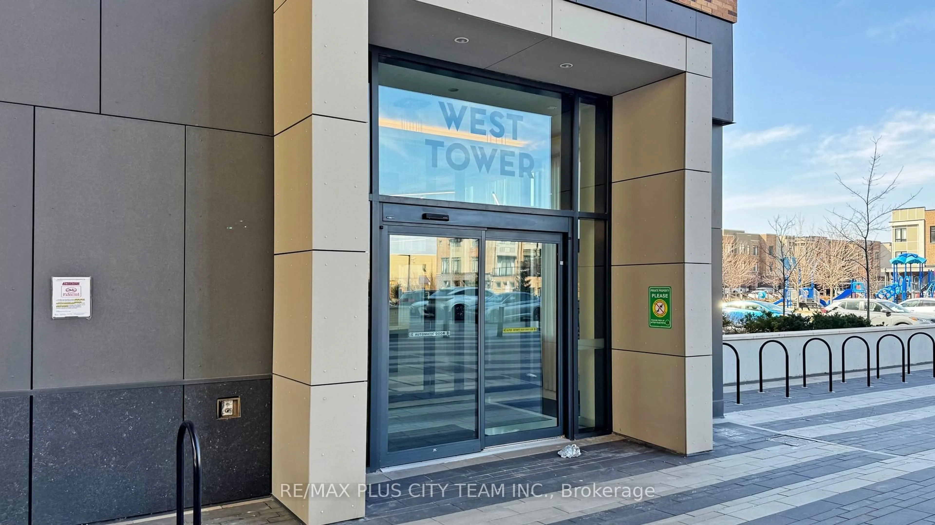 Indoor foyer for 100 Eagle Rock Way #626, Vaughan Ontario L6A 5B9