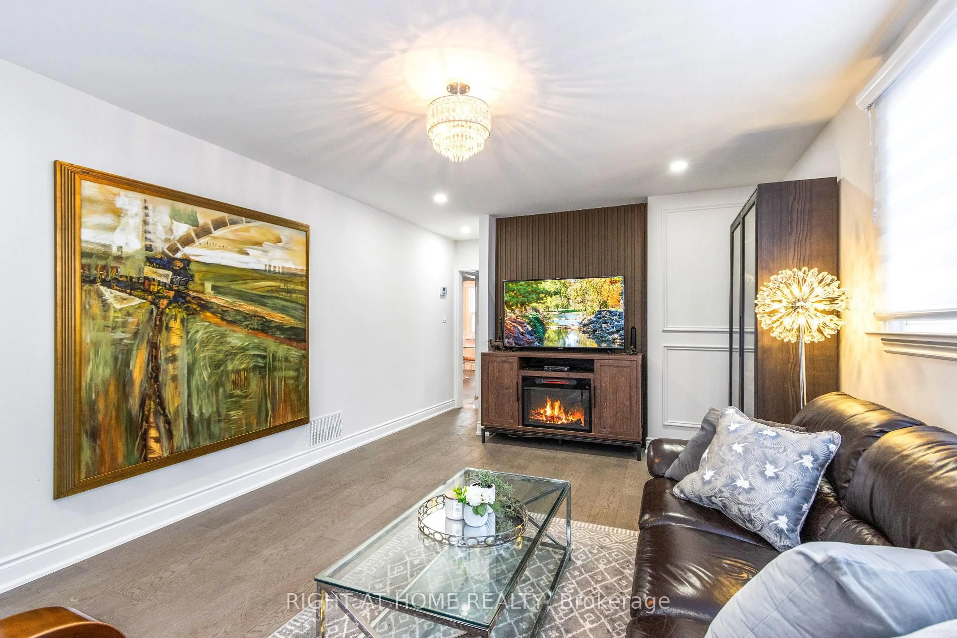 Living room with furniture, unknown for 735 Srigley St, Newmarket Ontario L3Y 1X6