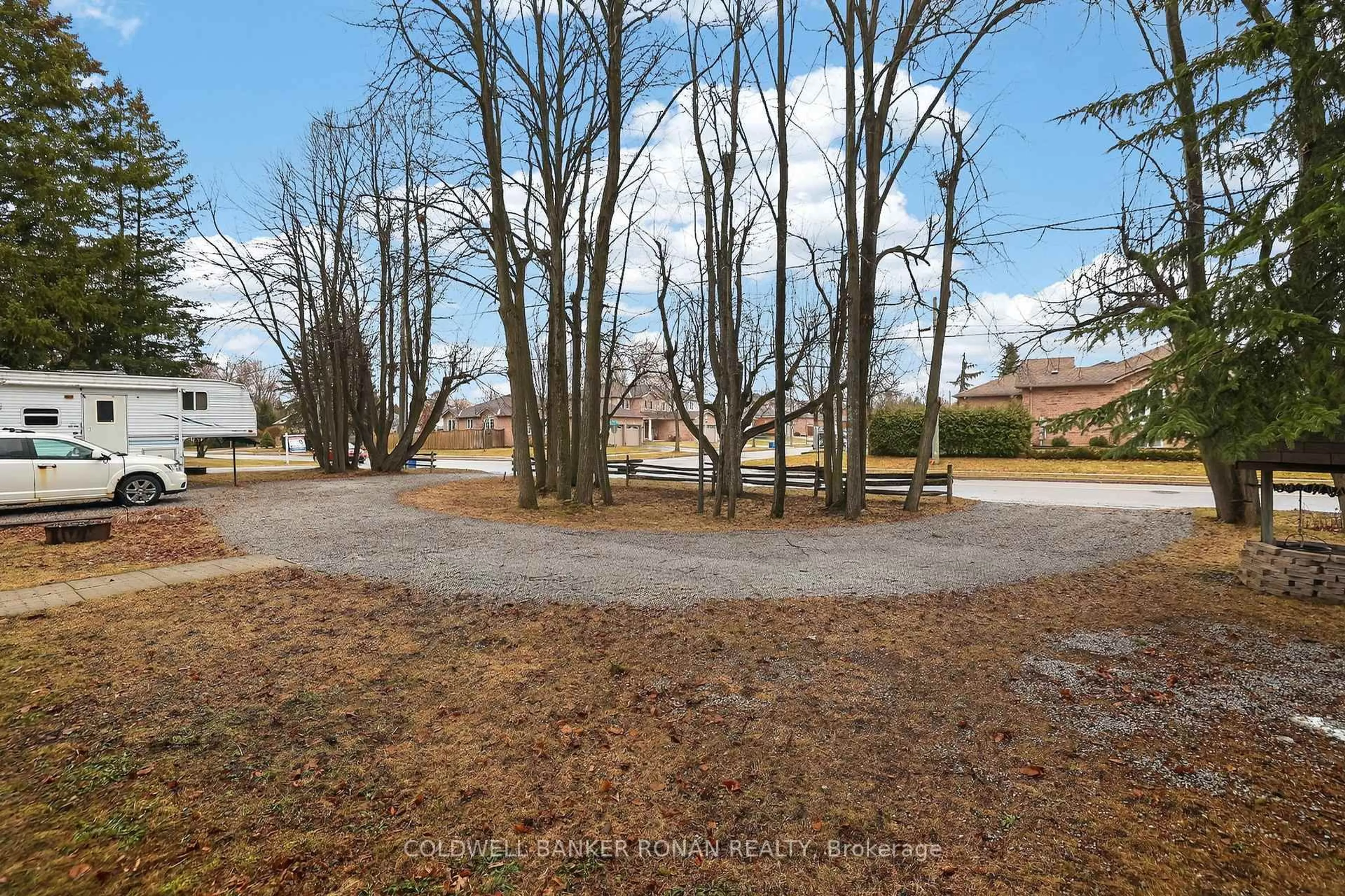 A pic from outside/outdoor area/front of a property/back of a property/a pic from drone, unknown for 56 Lakeland Cres, Richmond Hill Ontario L4E 2Z9