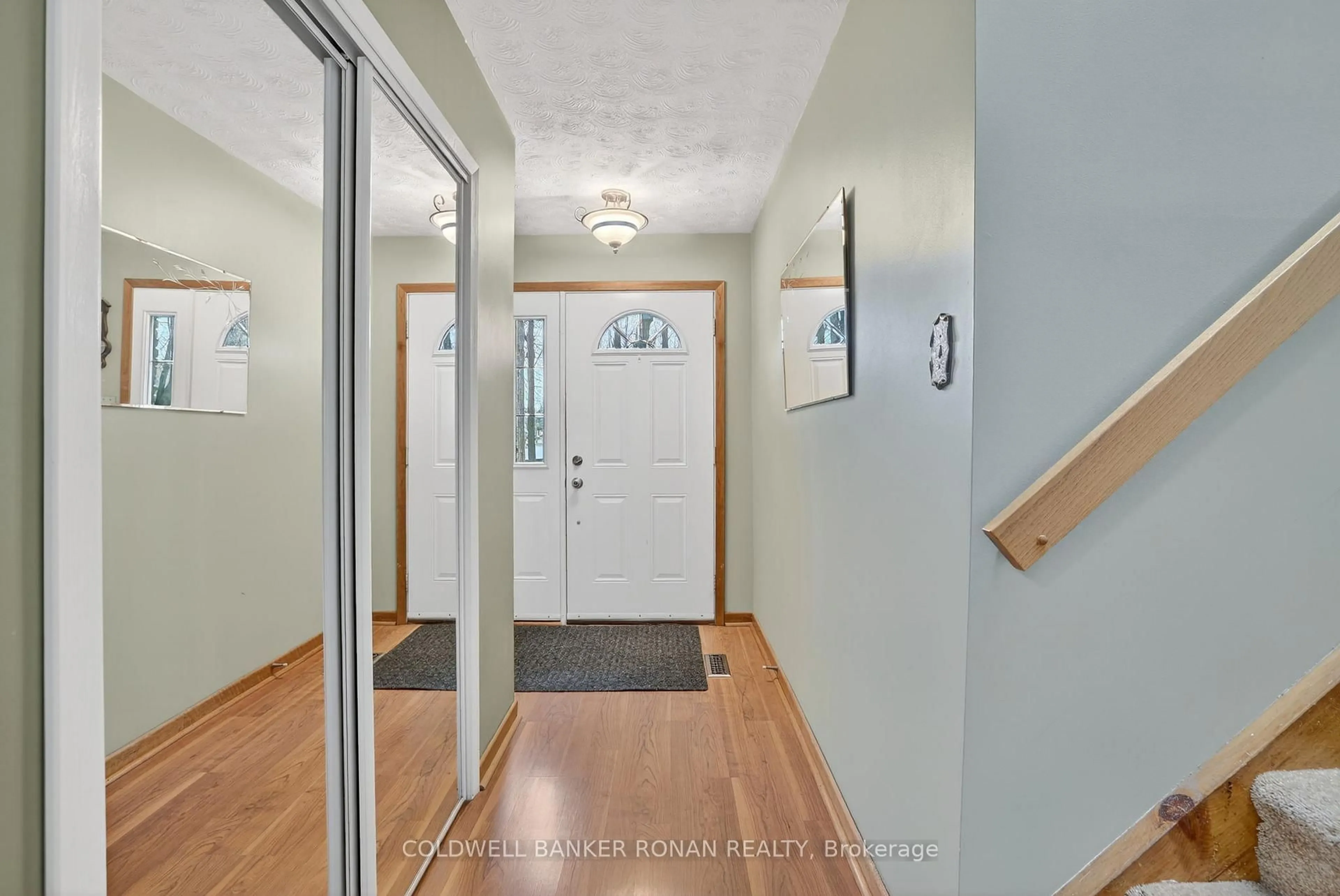 Indoor entryway for 56 Lakeland Cres, Richmond Hill Ontario L4E 2Z9