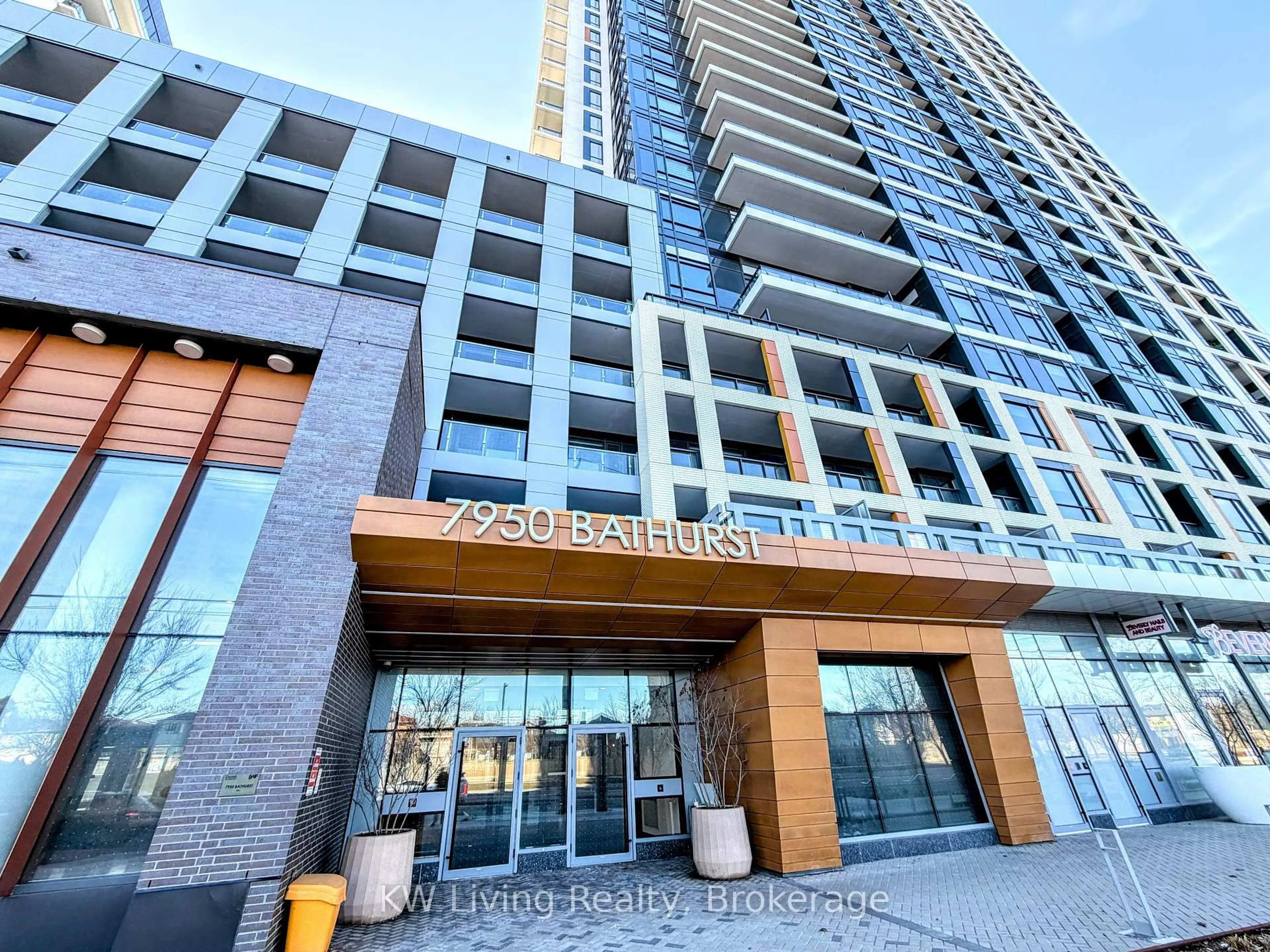 Indoor foyer for 7950 Bathurst St #818, Vaughan Ontario L4J 0L4