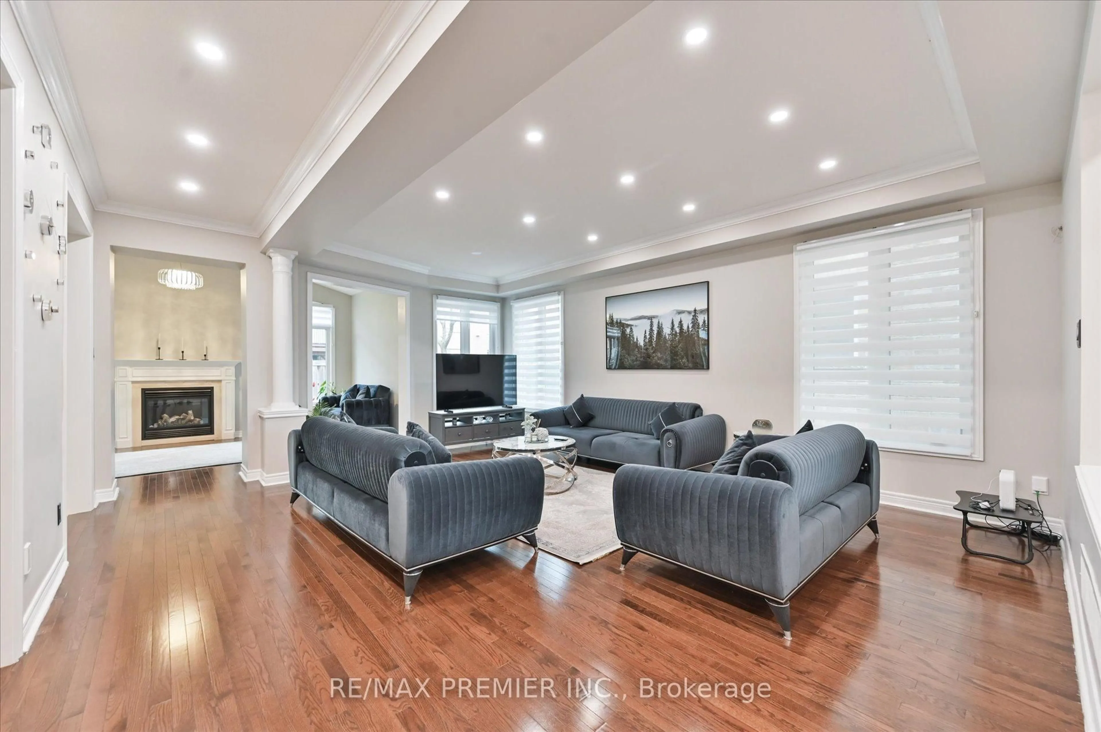 Living room with furniture, unknown for 170 Ascalon Dr, Vaughan Ontario L6A 0M8