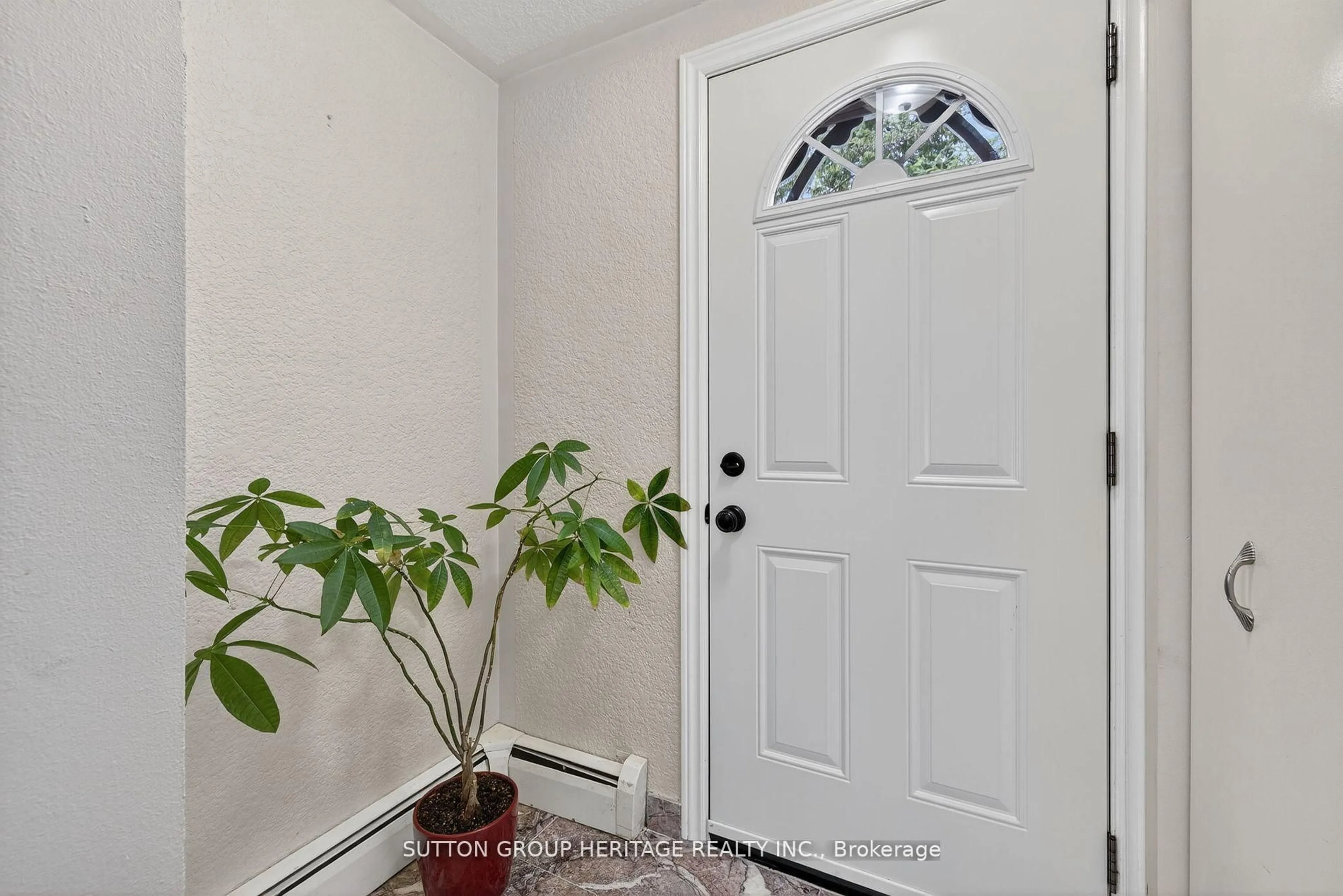 Indoor entryway for 22665 Lakeridge Rd, Brock Ontario L0E 1E0