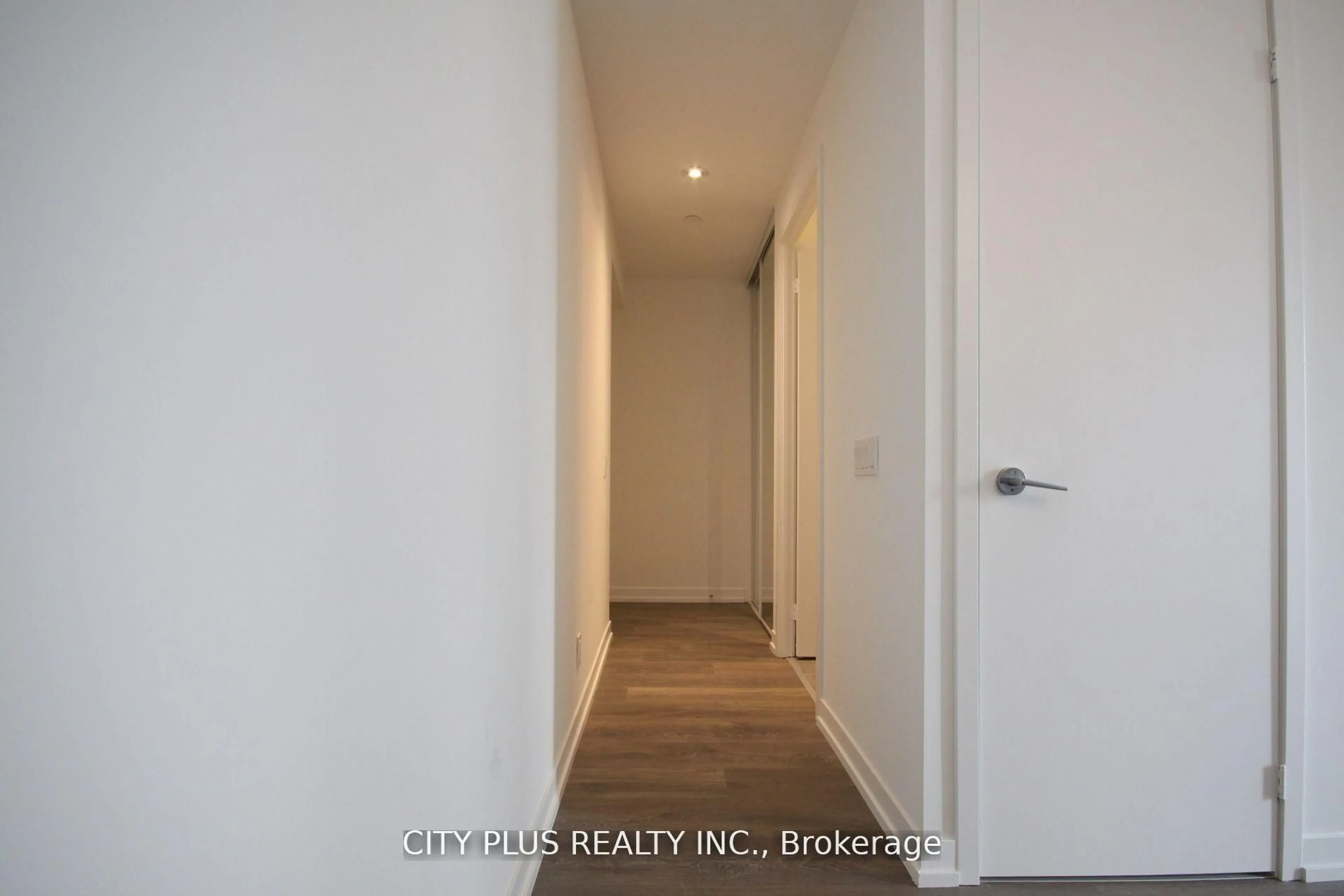 Indoor entryway for 950 Portage Pkwy #1910, Vaughan Ontario L4K 0J7