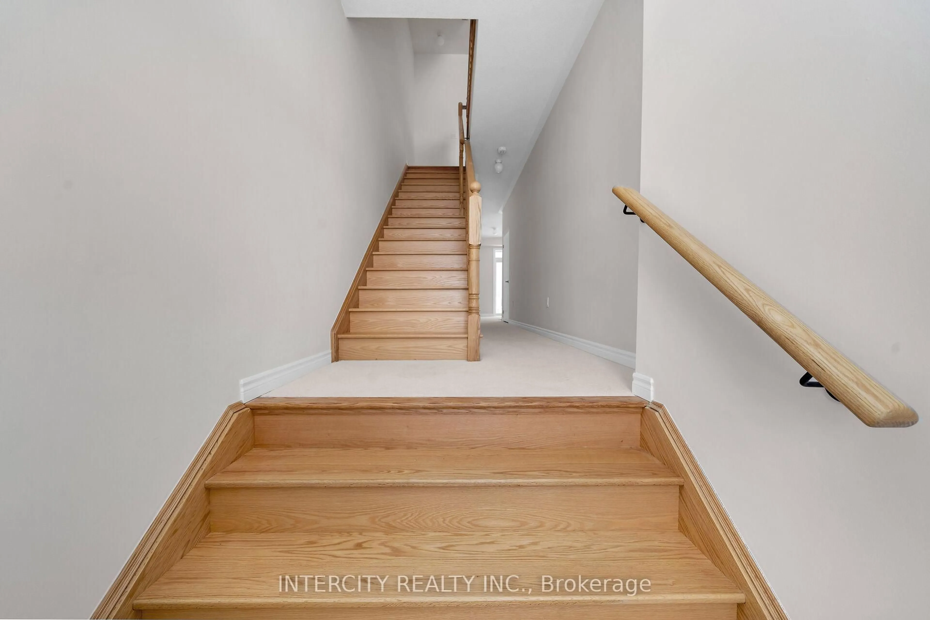 Stairs for 30 Radisson St, Vaughan Ontario L4H 5J3