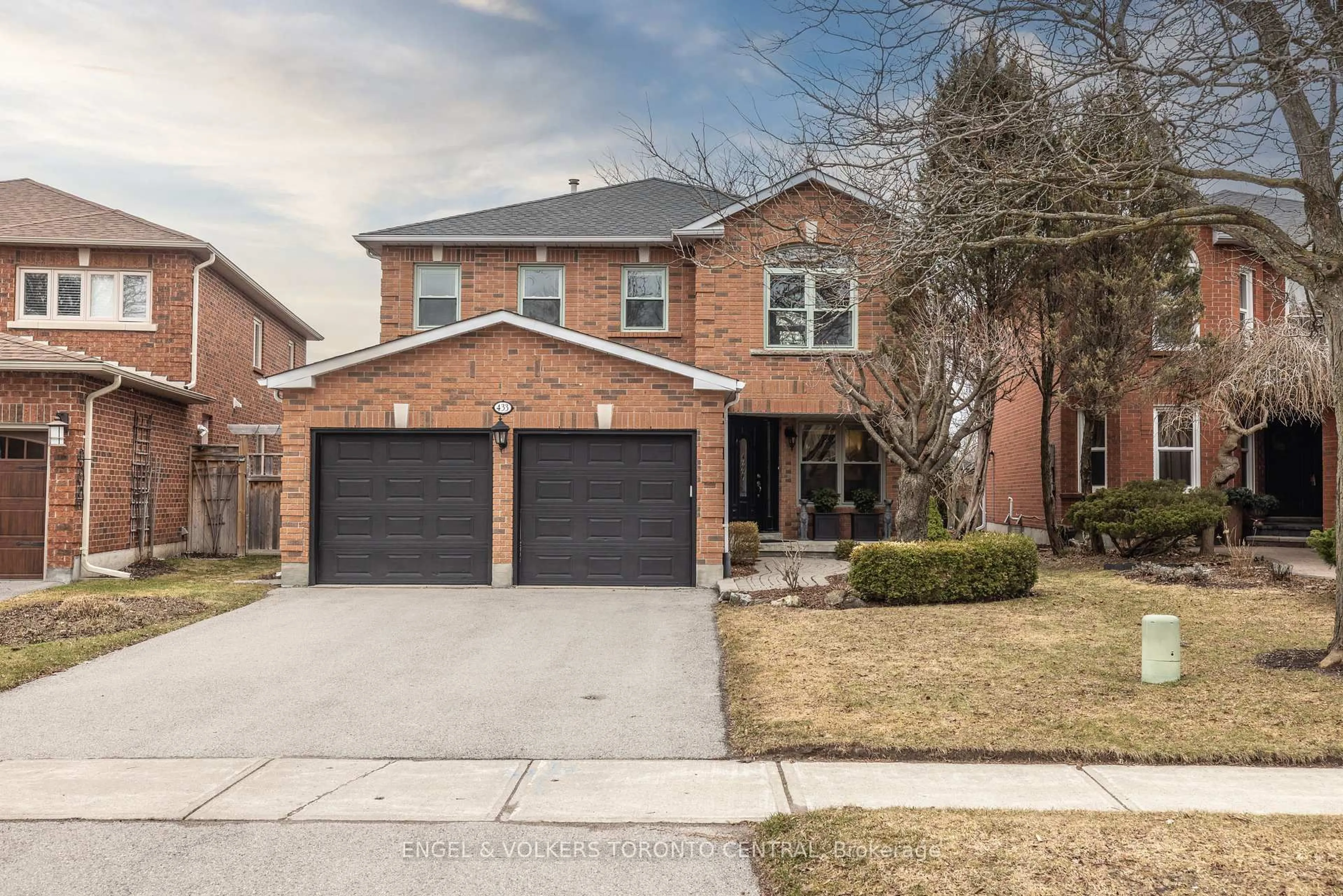 Home with brick exterior material, street for 433 Lavas Rd, Newmarket Ontario L3Y 8H4