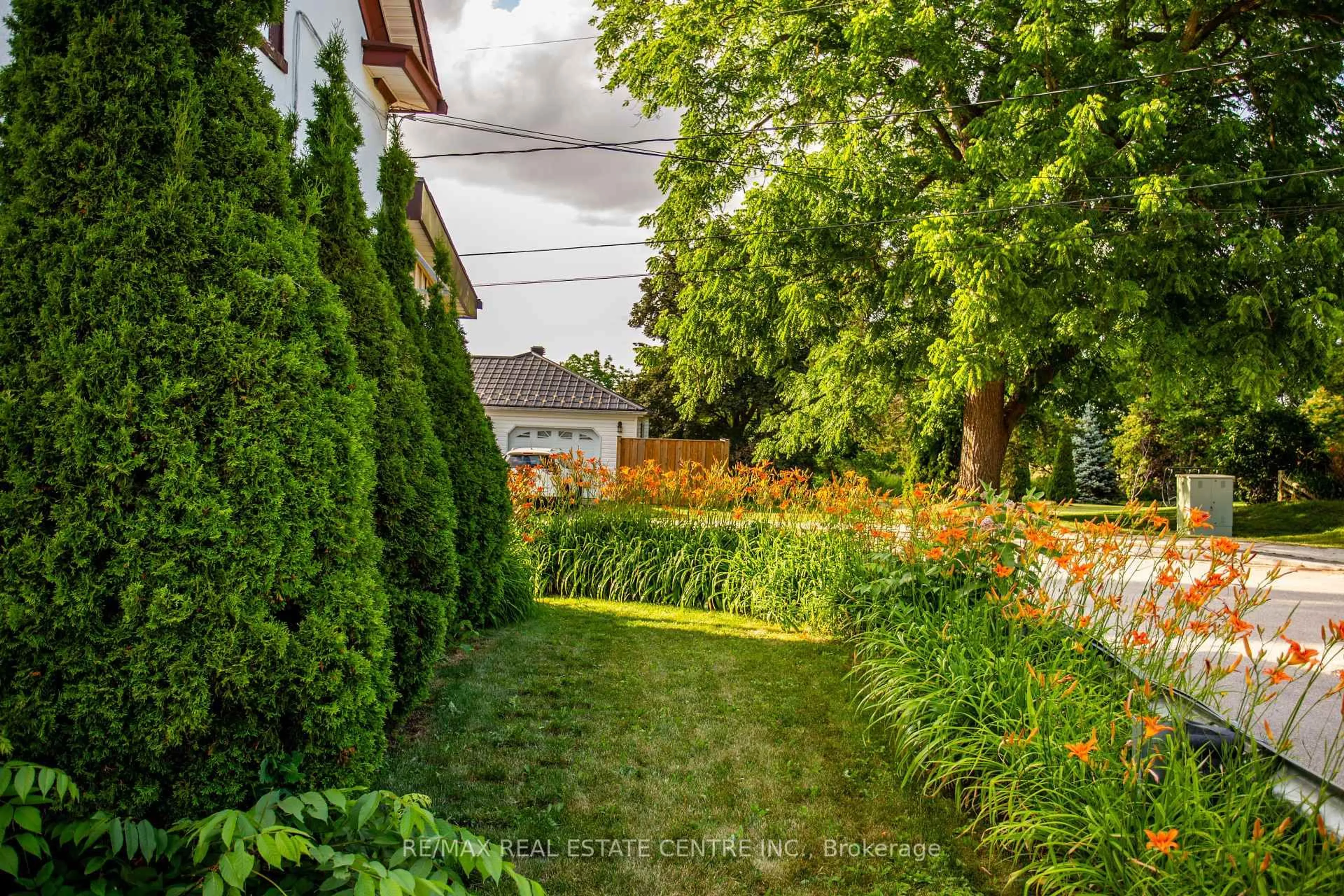 Patio, street for 5 East John St, Innisfil Ontario L0L 1L0