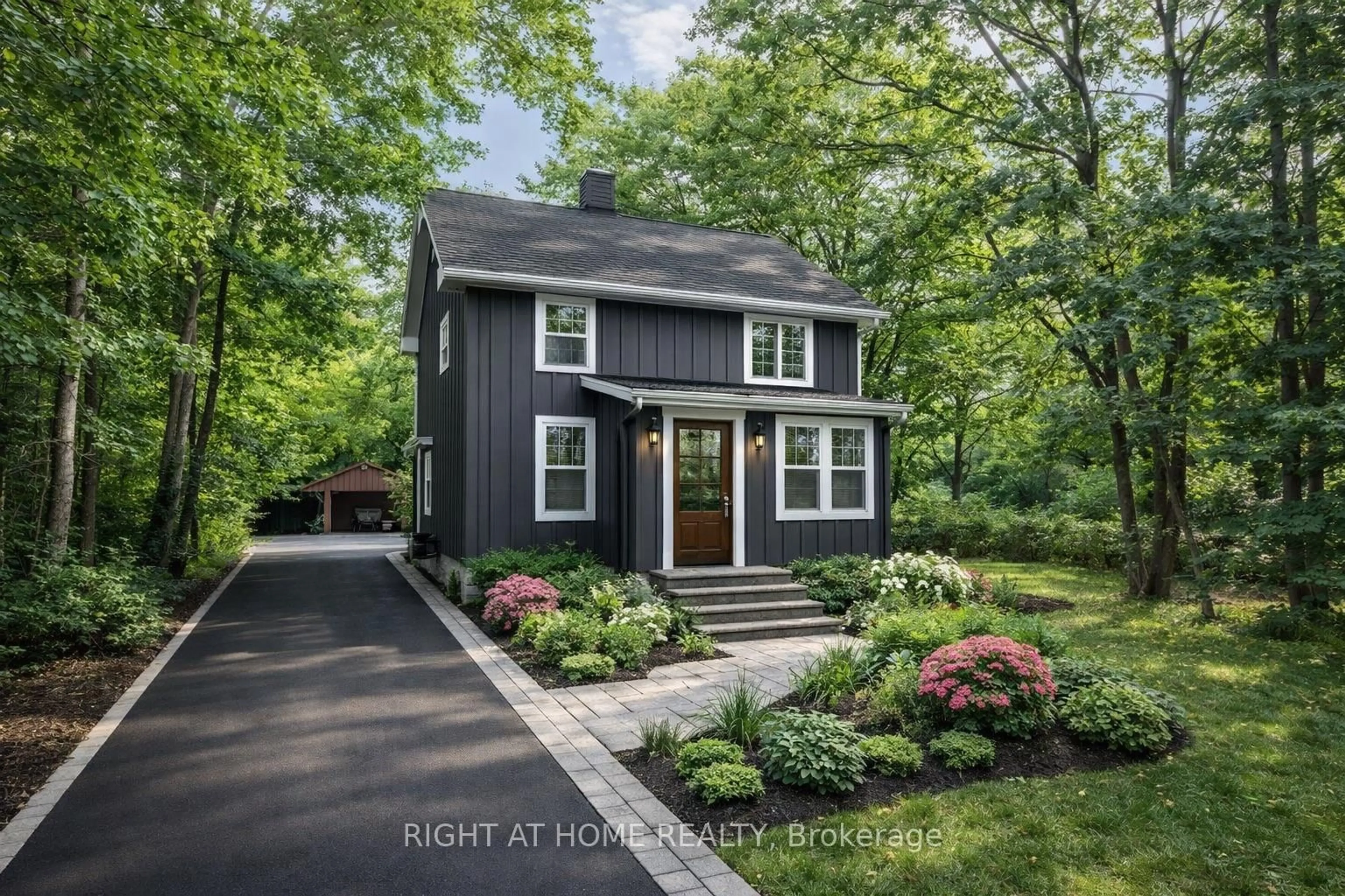 Home with vinyl exterior material, street for 315 Main St, Newmarket Ontario L3Y 9A9