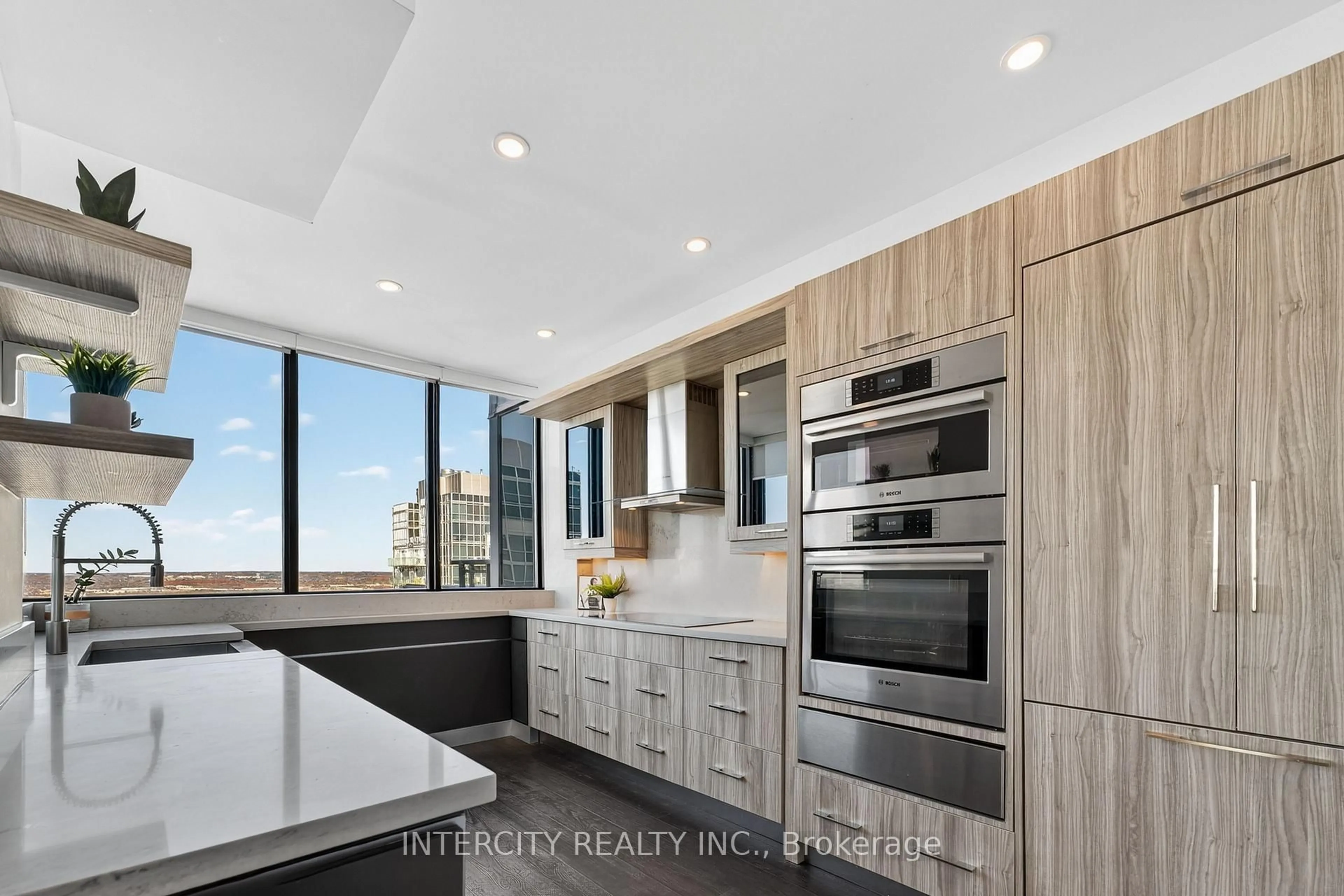 Contemporary kitchen, unknown for 2910 Highway 7 Rd #Ph05 (3605), Vaughan Ontario L4K 0H8