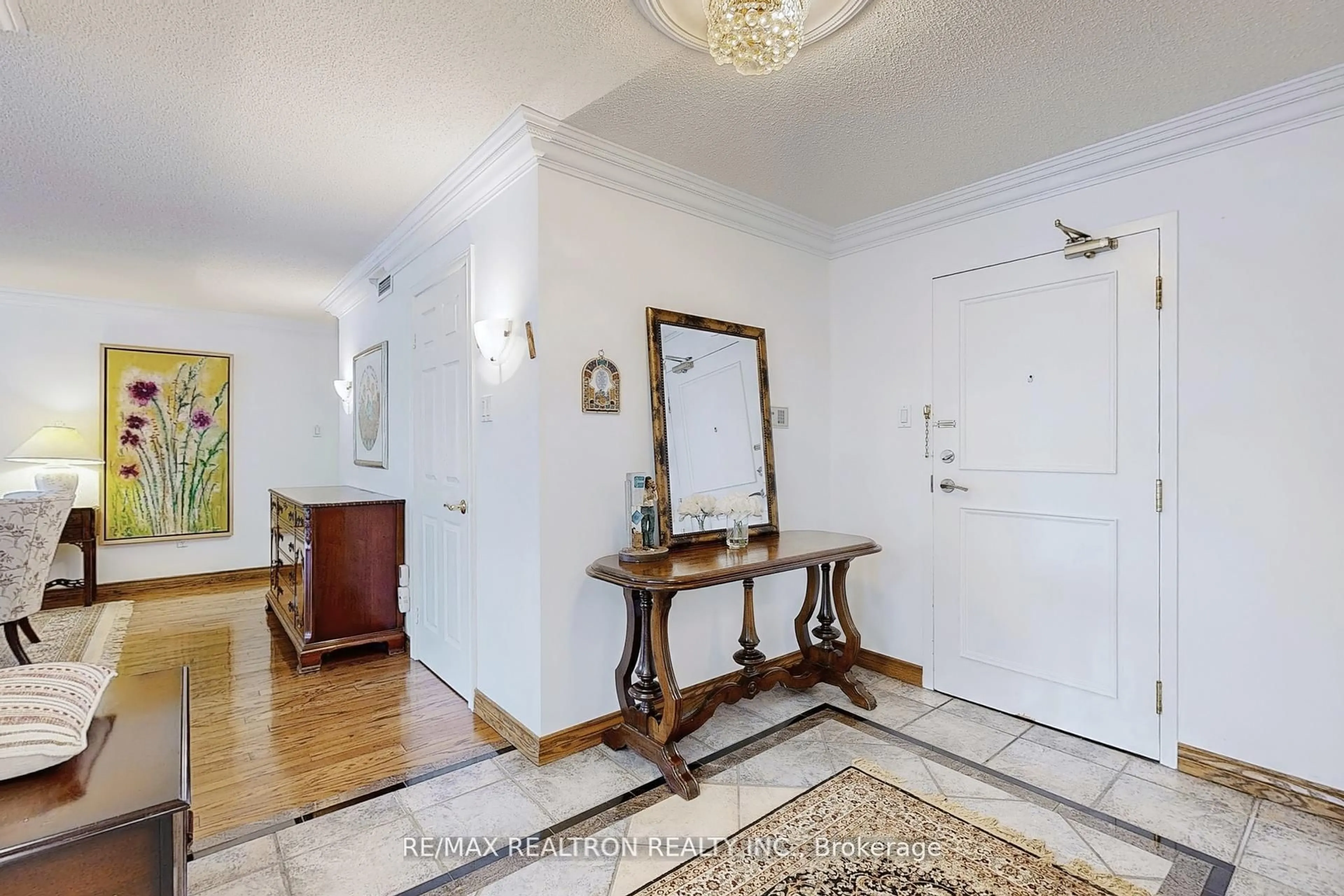 Indoor foyer for 7300 Yonge St #311, Vaughan Ontario L4J 7Y5