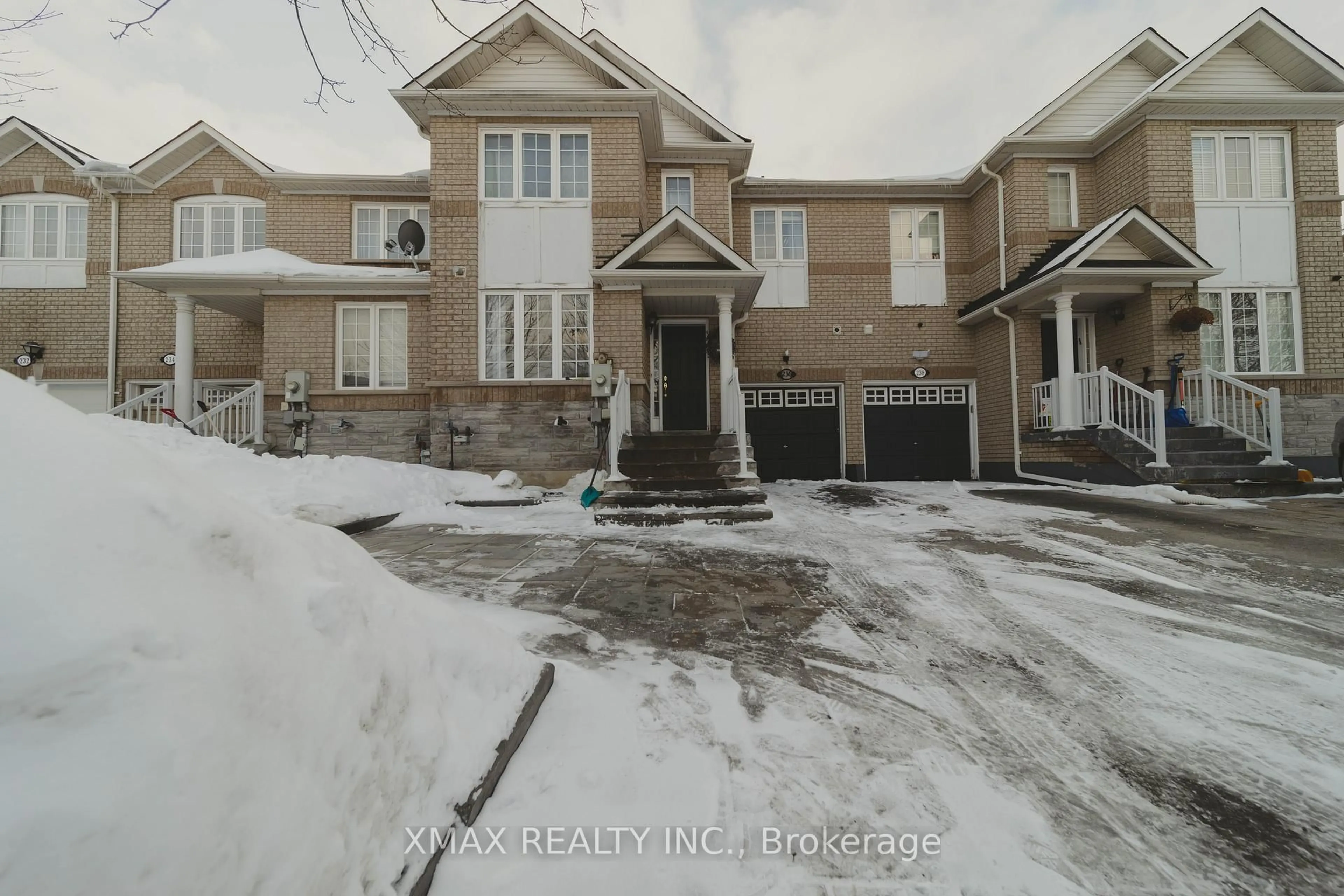 A pic from outside/outdoor area/front of a property/back of a property/a pic from drone, street for 236 Flagstone Way, Newmarket Ontario L3X 2Y2