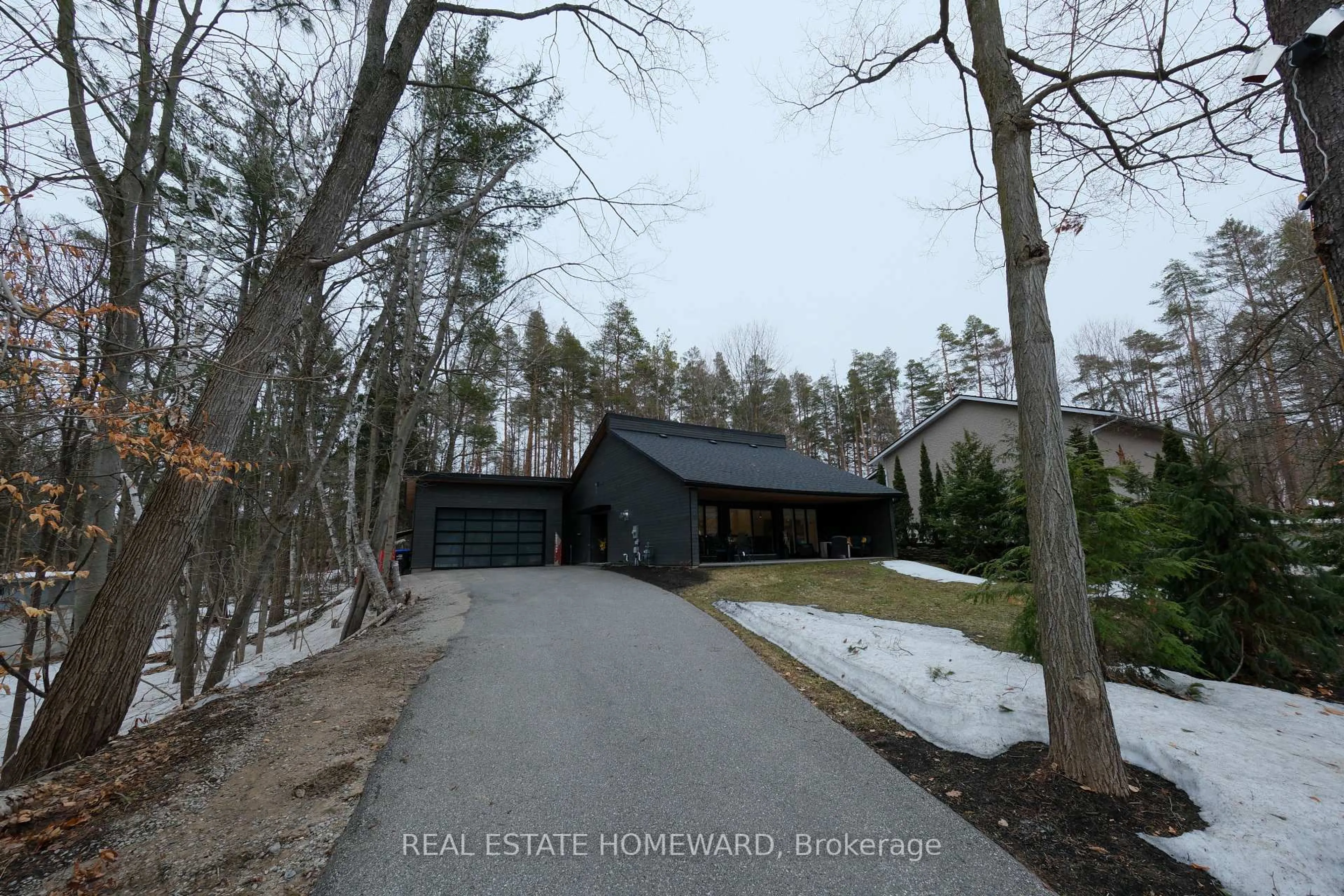 A pic from outside/outdoor area/front of a property/back of a property/a pic from drone, forest/trees view for 3763 fairway Rd, Innisfil Ontario L9S 2L4