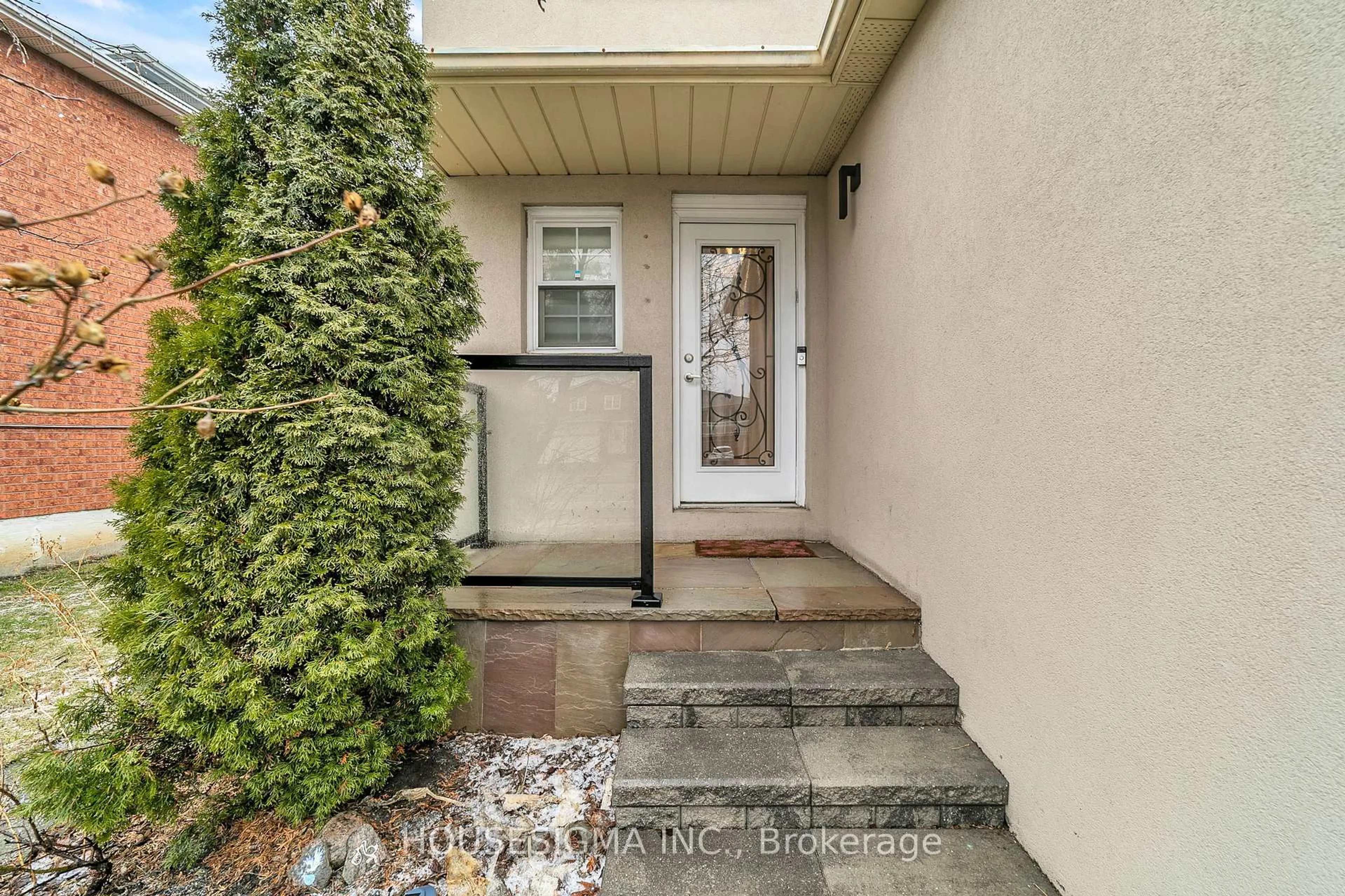 Indoor entryway for 353 Brownridge Dr, Vaughan Ontario L4J 5X2