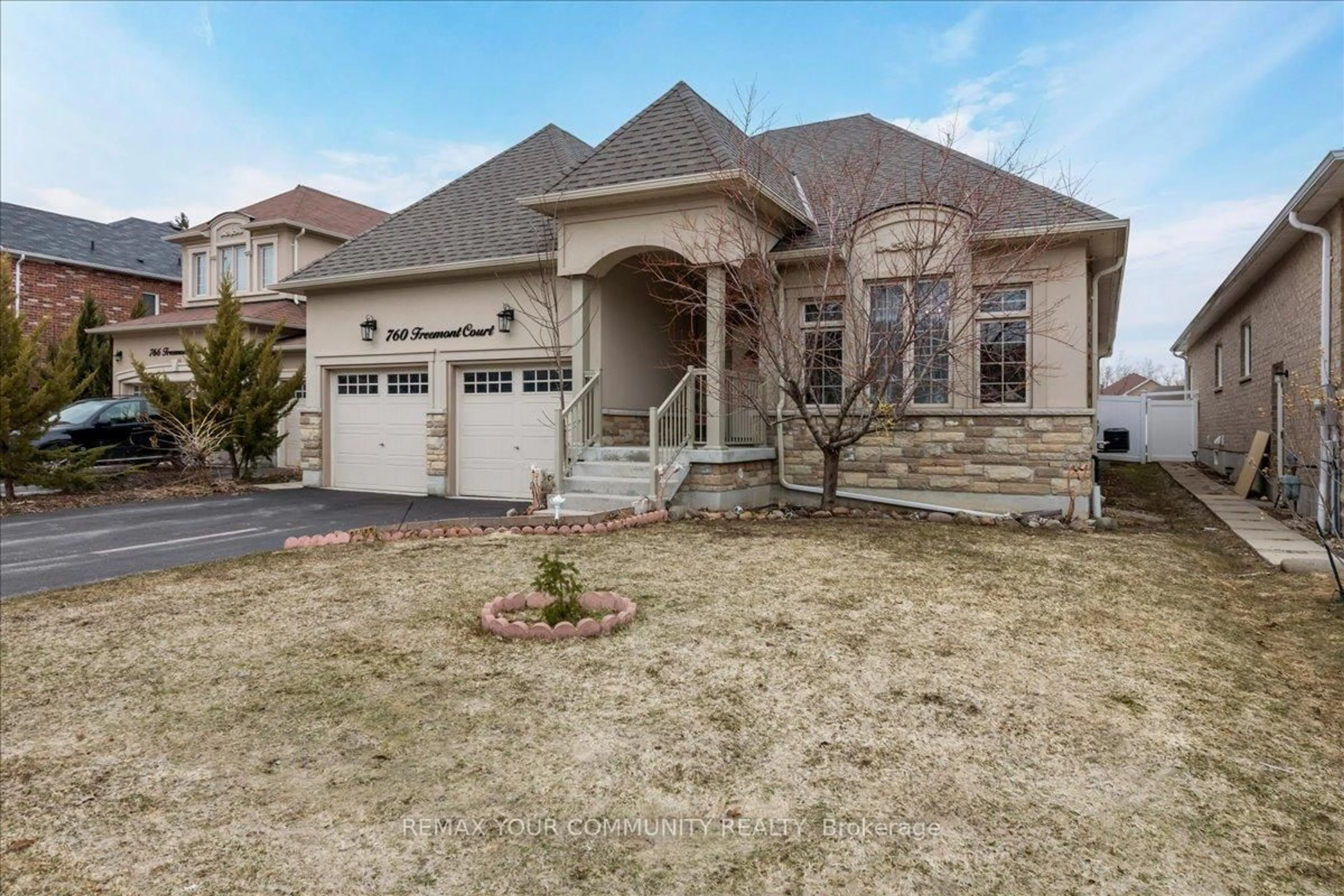 Home with brick exterior material, street for 760 Freemont Crt, Innisfil Ontario L9S 0K4