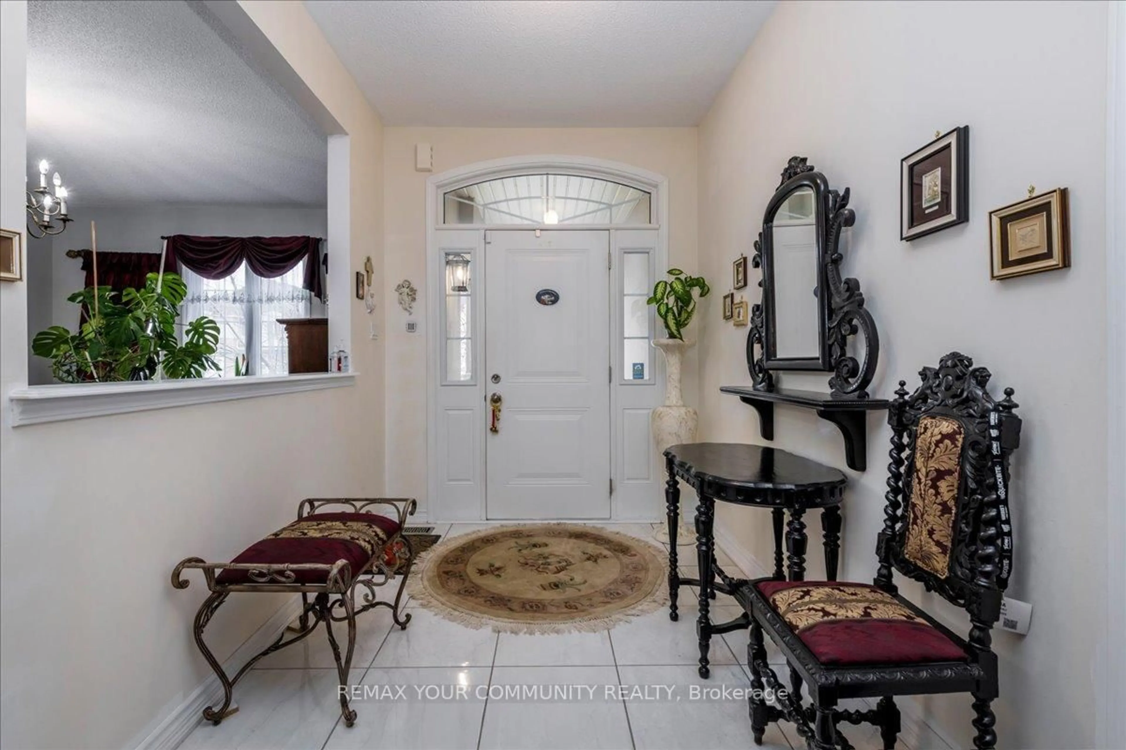 Indoor entryway for 760 Freemont Crt, Innisfil Ontario L9S 0K4