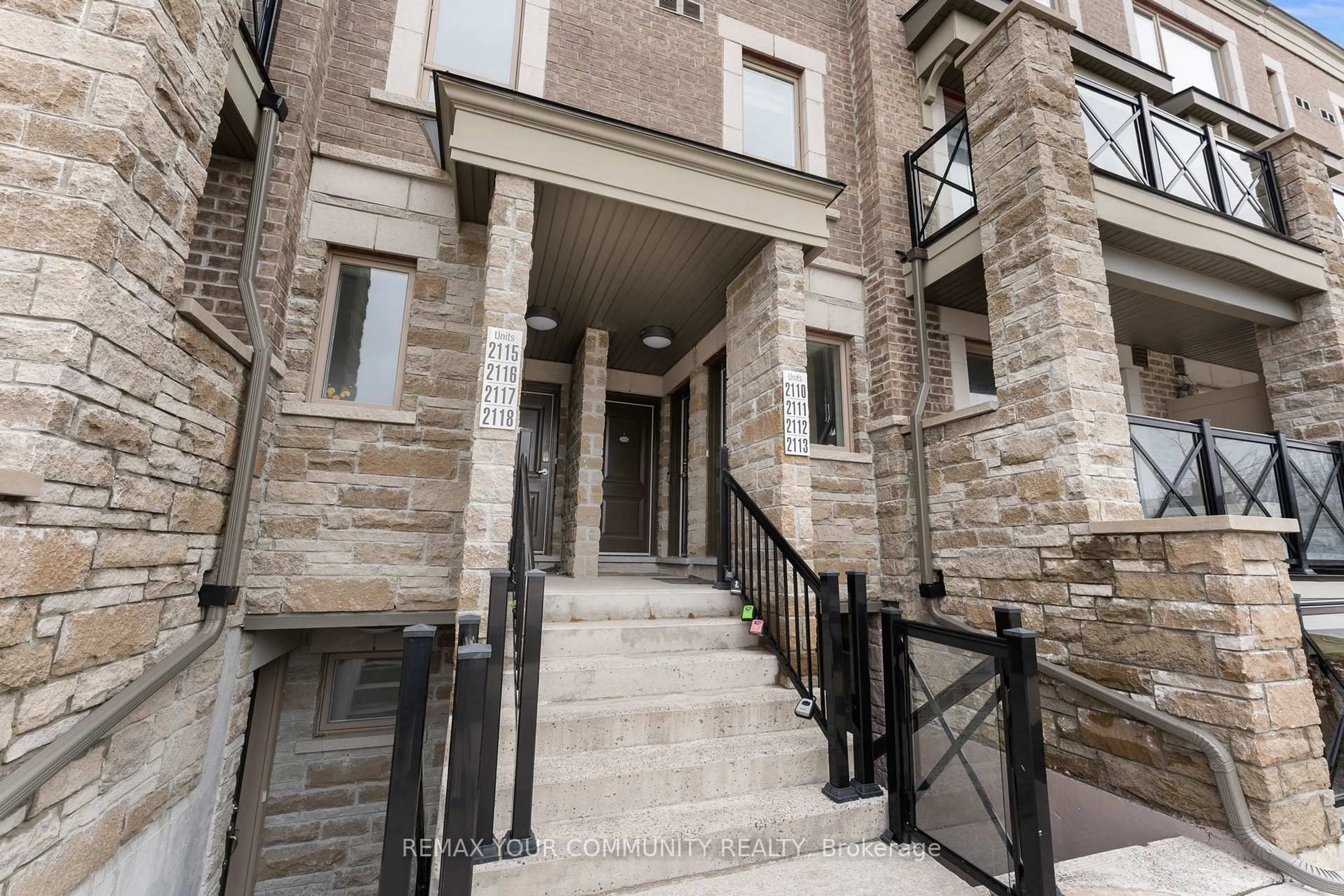 Indoor foyer for 2 Westmeath Lane #2112, Markham Ontario L6B 1N5