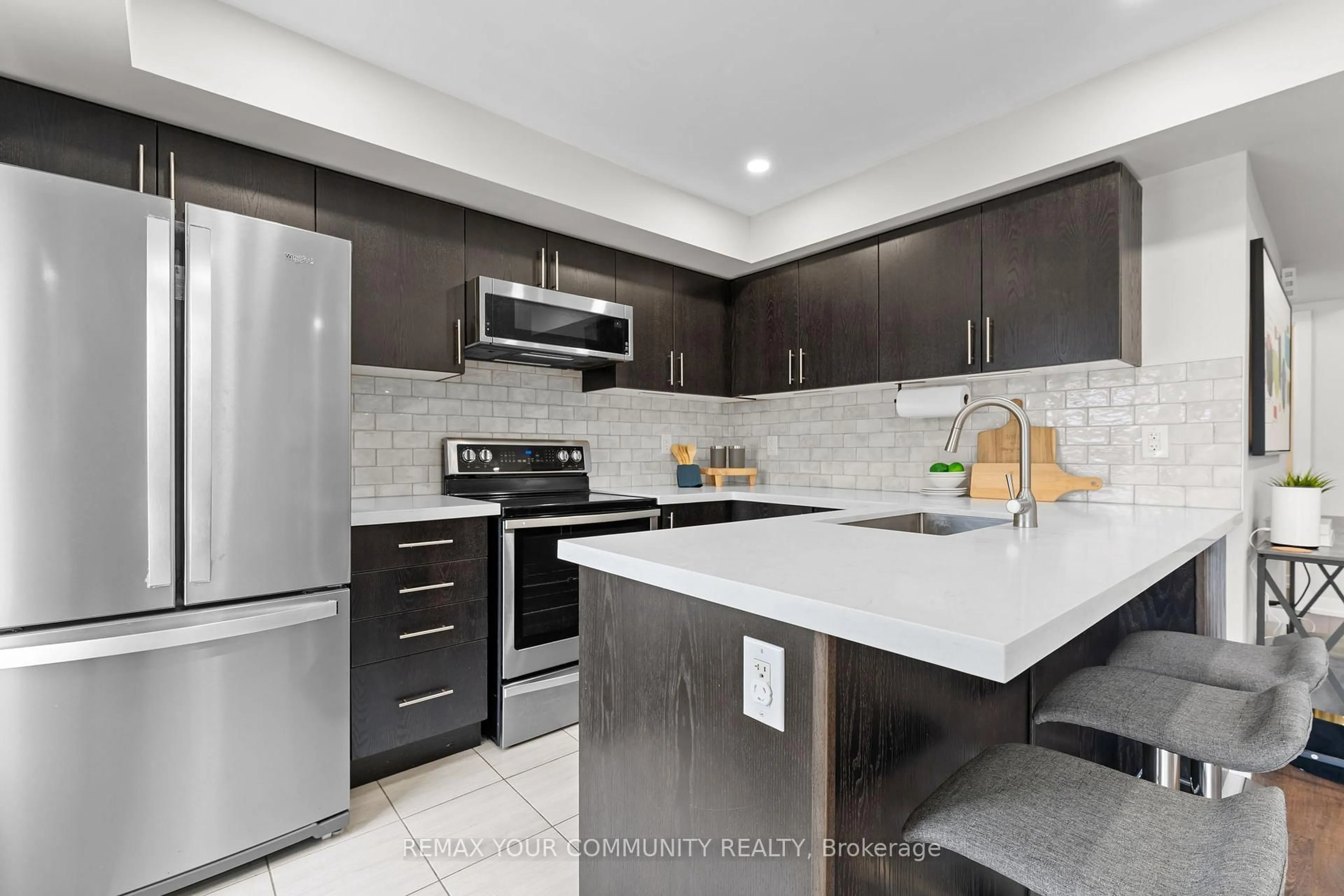 Open concept kitchen, ceramic/tile floor for 2 Westmeath Lane #2112, Markham Ontario L6B 1N5