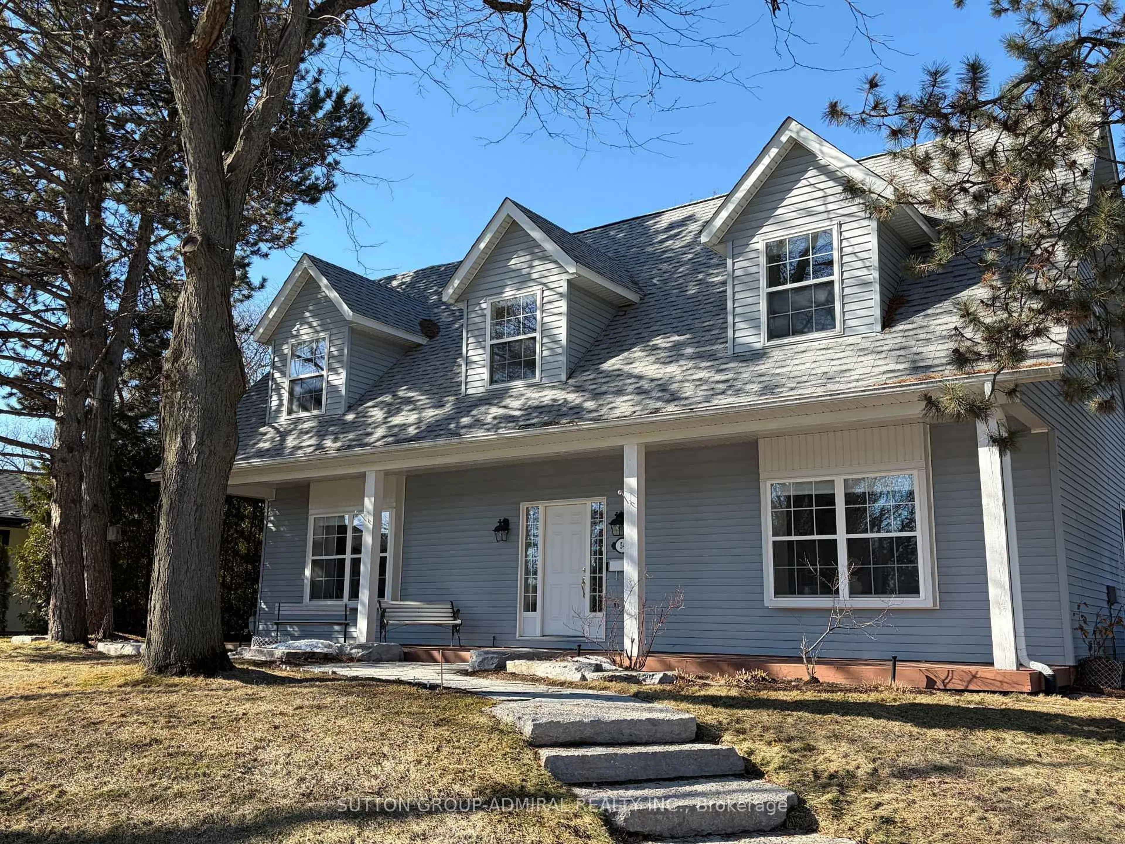 Home with vinyl exterior material, street for 54 Starlight Cres, Richmond Hill Ontario L4C 4X5