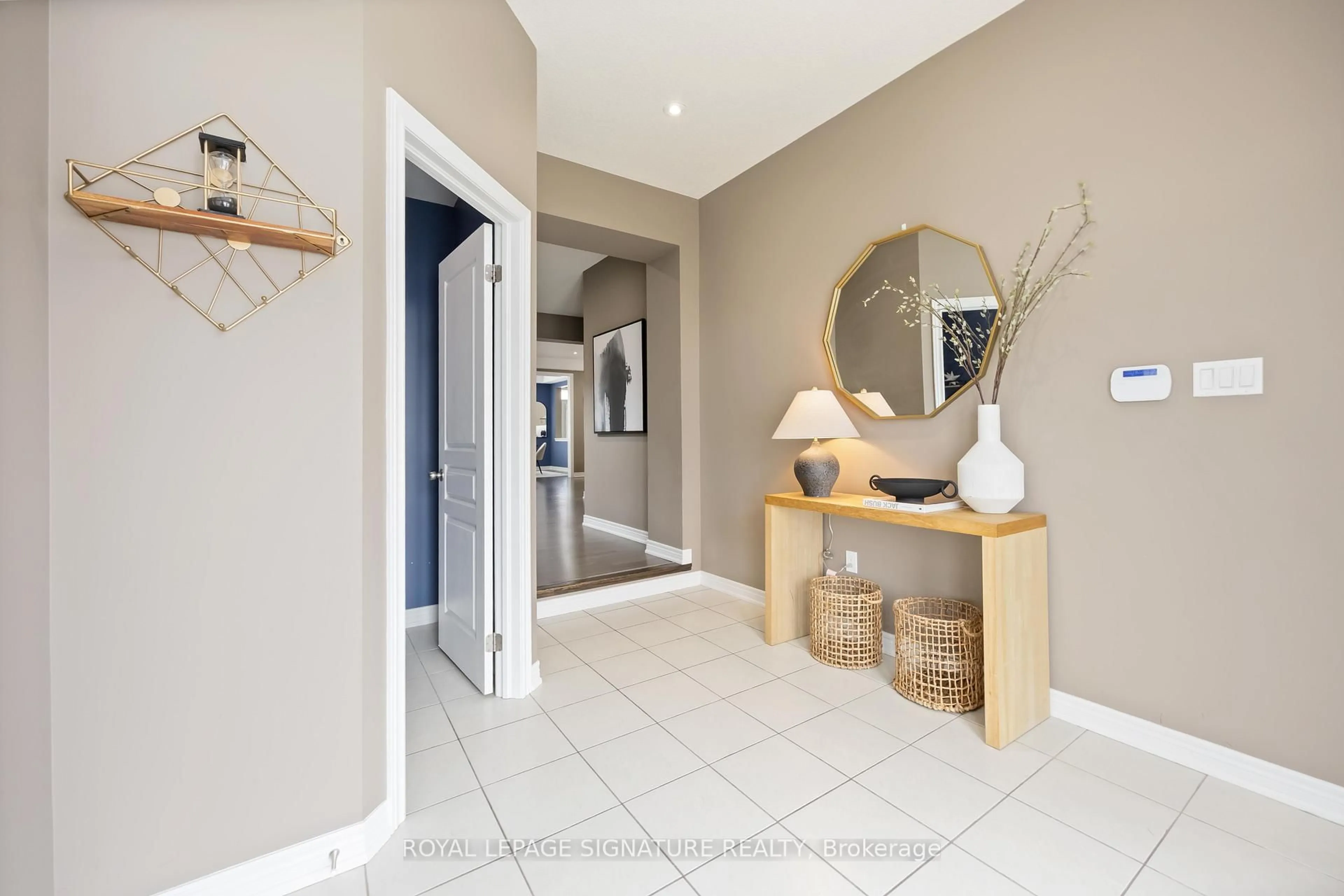 Indoor entryway for 99 Card Lumber Cres, Vaughan Ontario L4H 3Z1